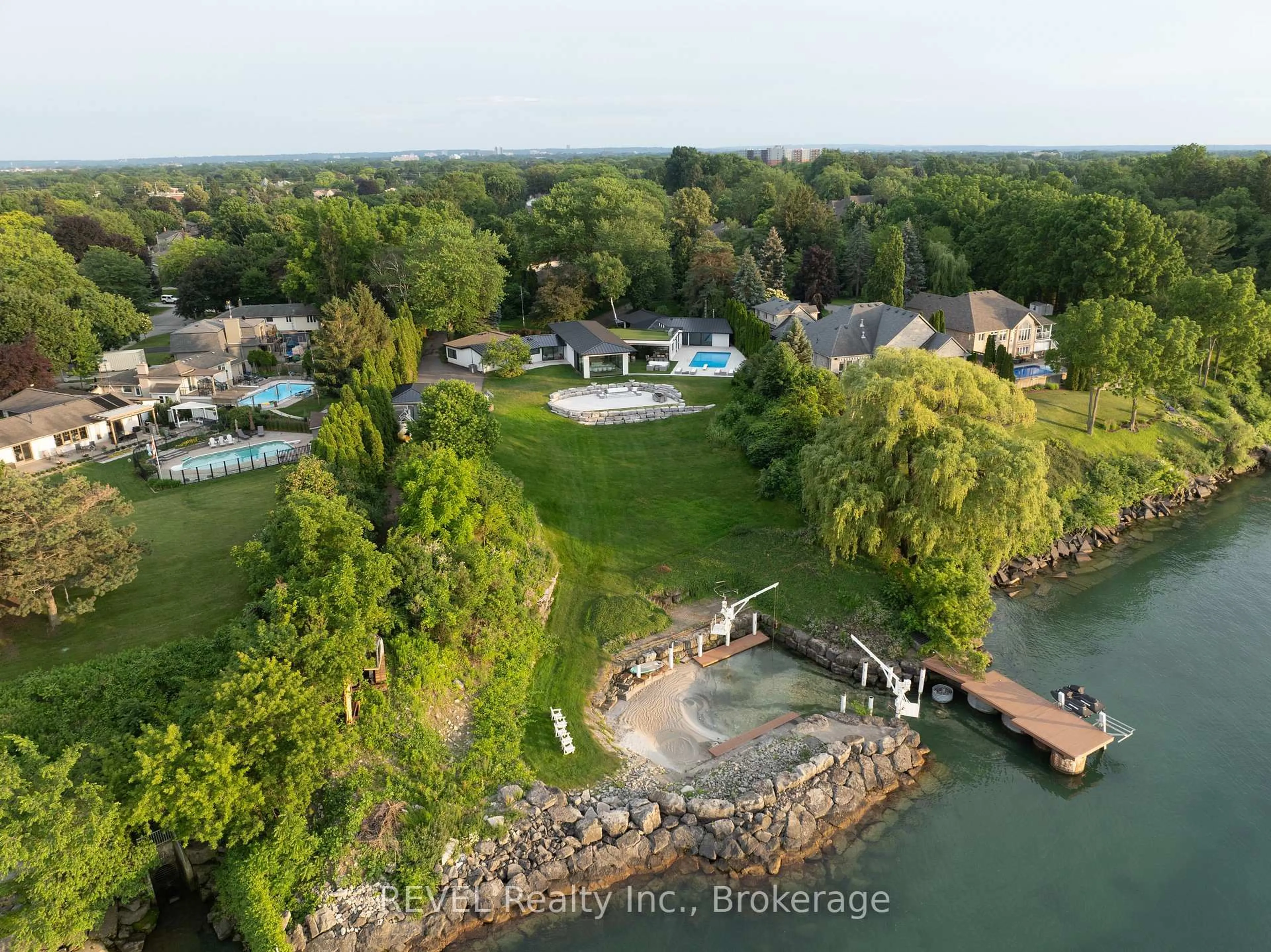 A pic from outside/outdoor area/front of a property/back of a property/a pic from drone, water/lake/river/ocean view for 88 October Dr, St. Catharines Ontario L2N 6J6