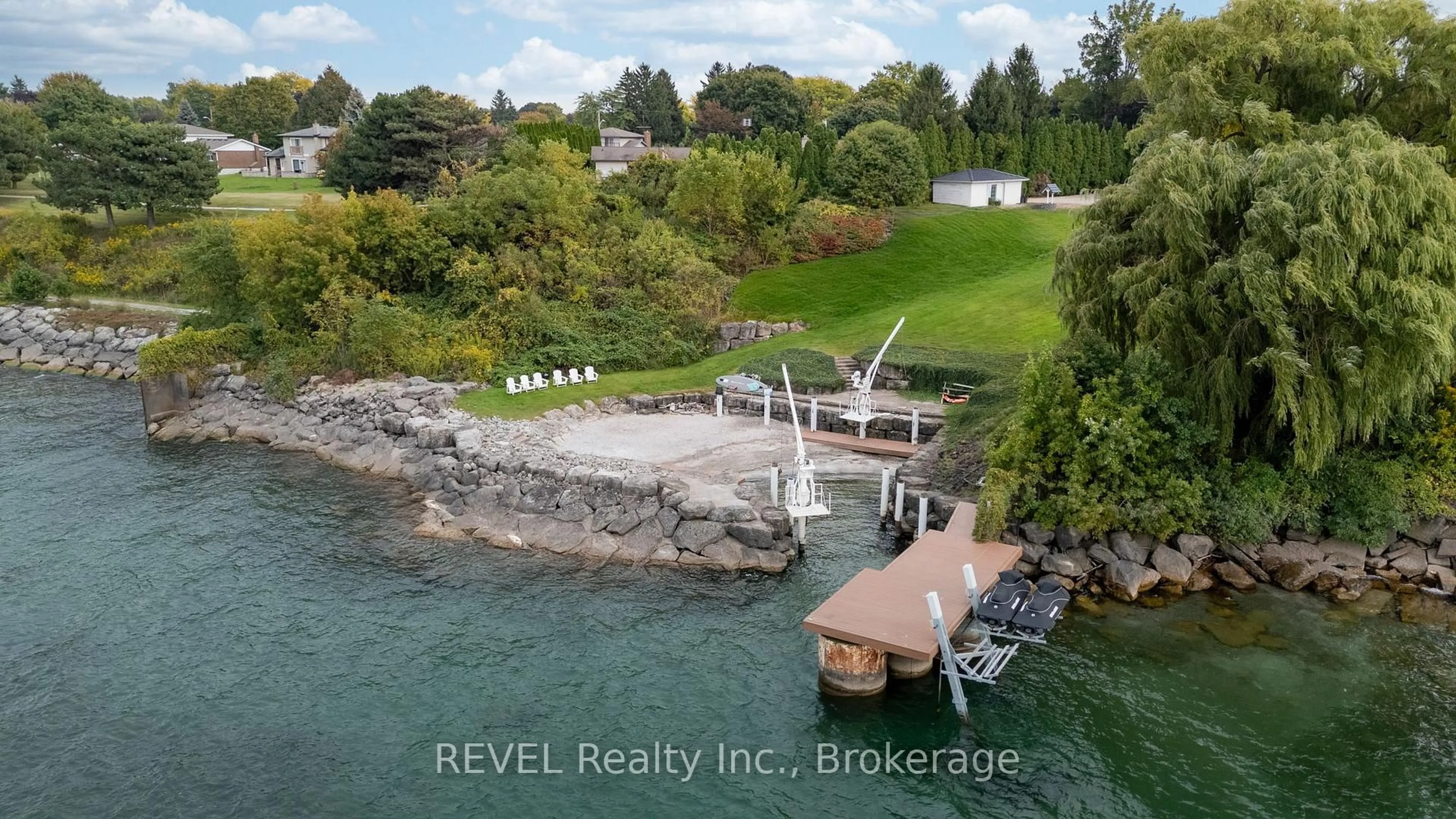 A pic from outside/outdoor area/front of a property/back of a property/a pic from drone, water/lake/river/ocean view for 88 October Dr, St. Catharines Ontario L2N 6J6