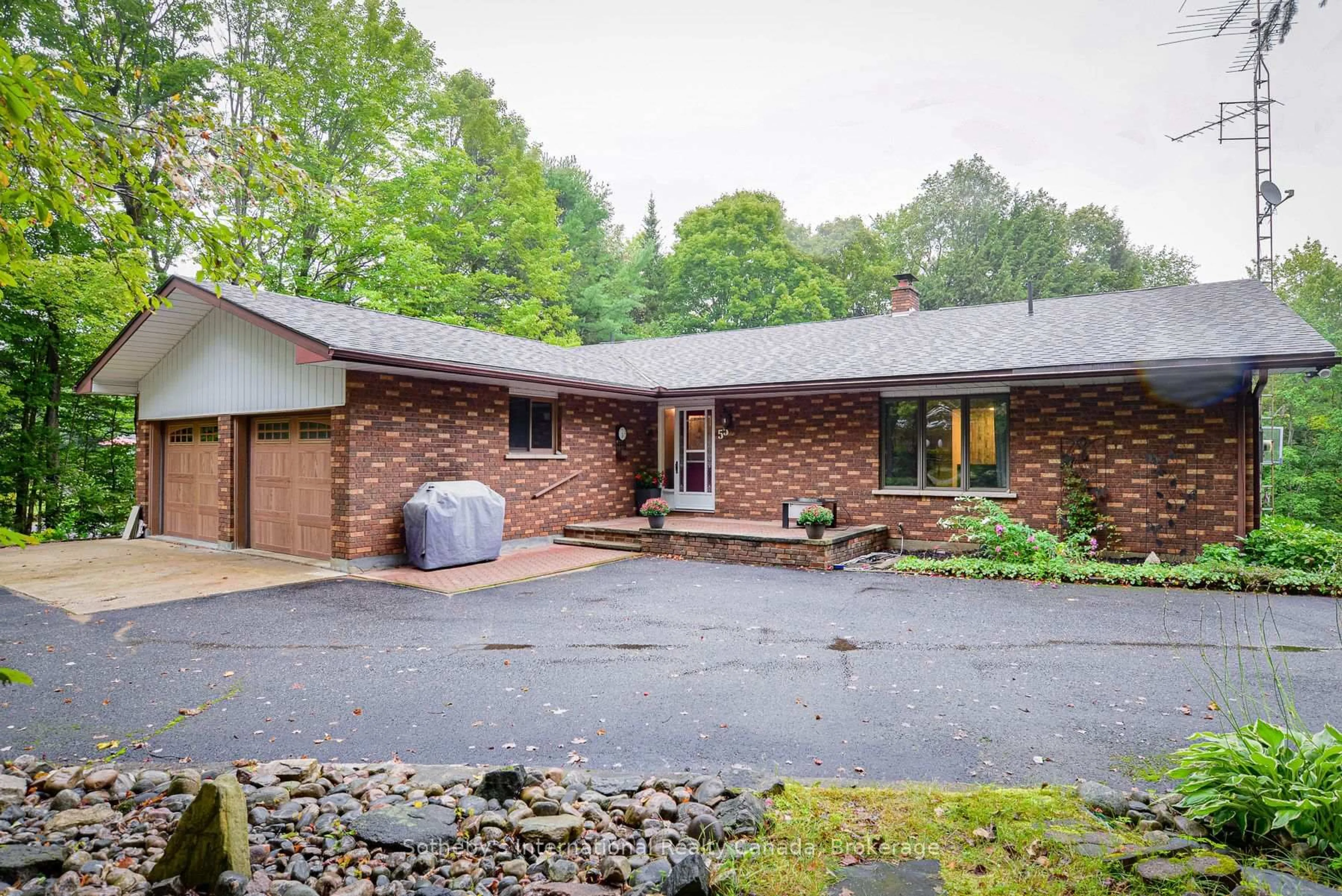 Home with brick exterior material, unknown for 55 Denniss Dr, Bracebridge Ontario P1L 1W9