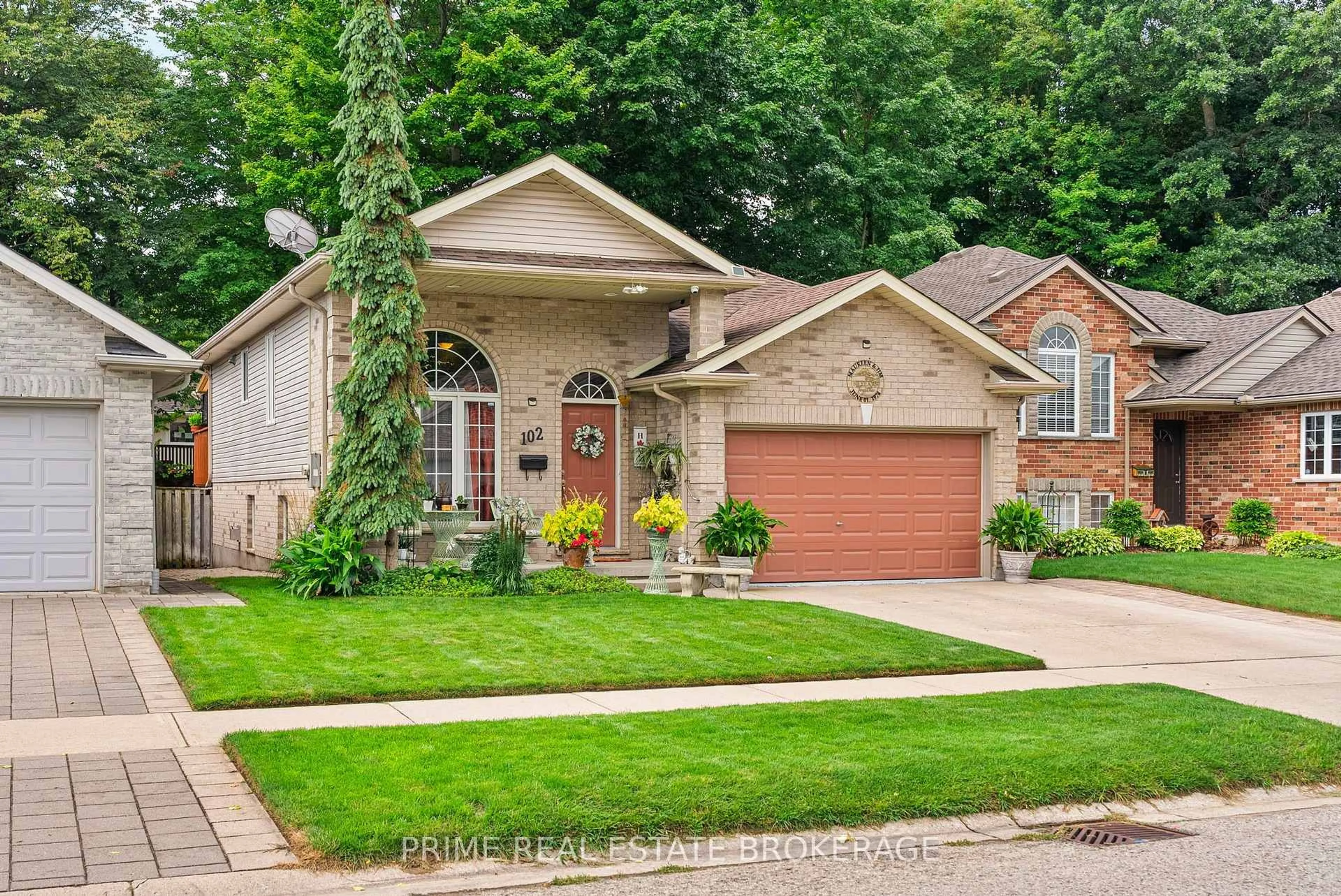 Home with brick exterior material, street for 102 Ridge St, Strathroy-Caradoc Ontario N7G 4K1
