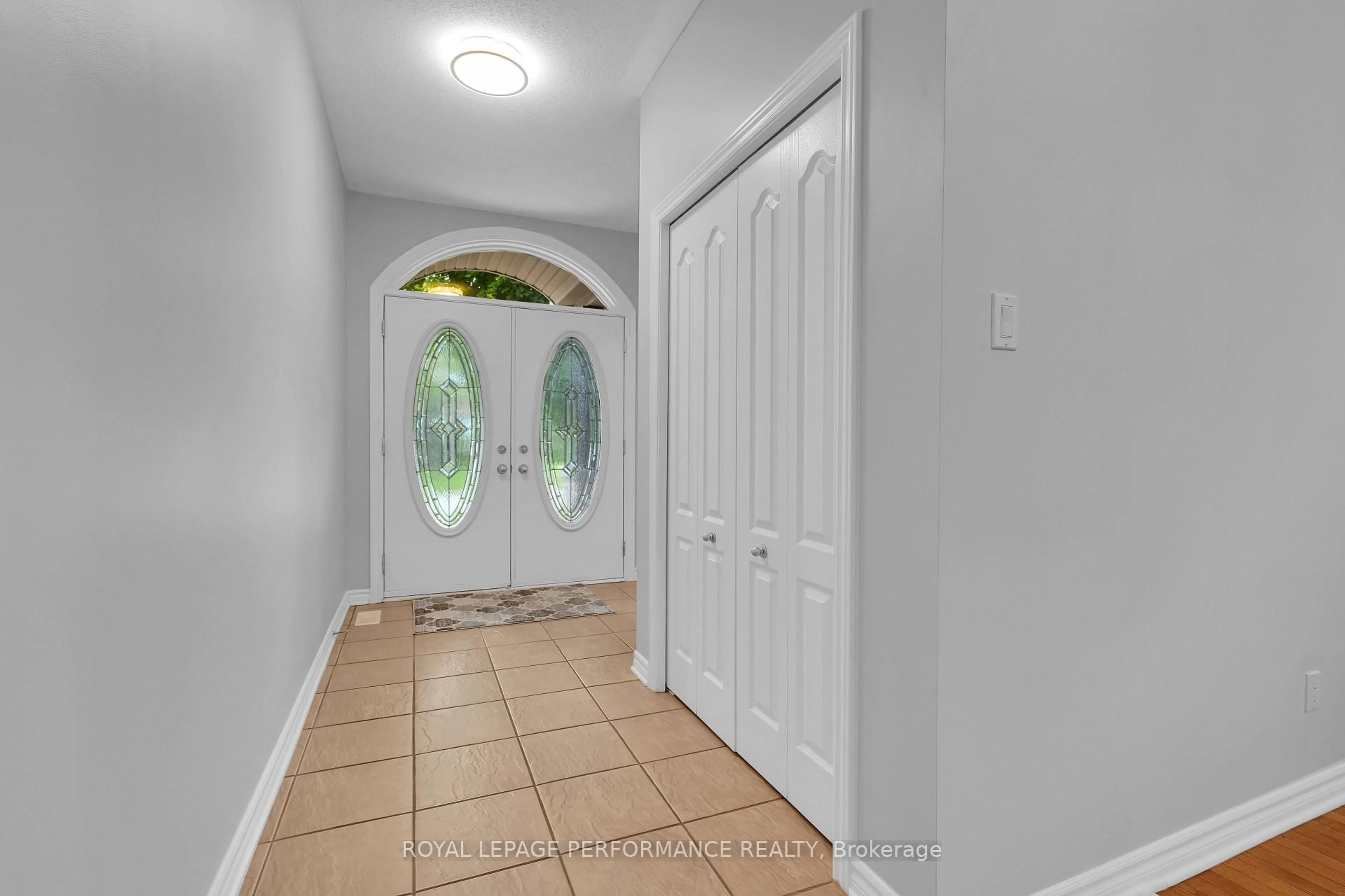 Indoor entryway for 767 Long Point Circ, Ottawa Ontario K1T 4H5