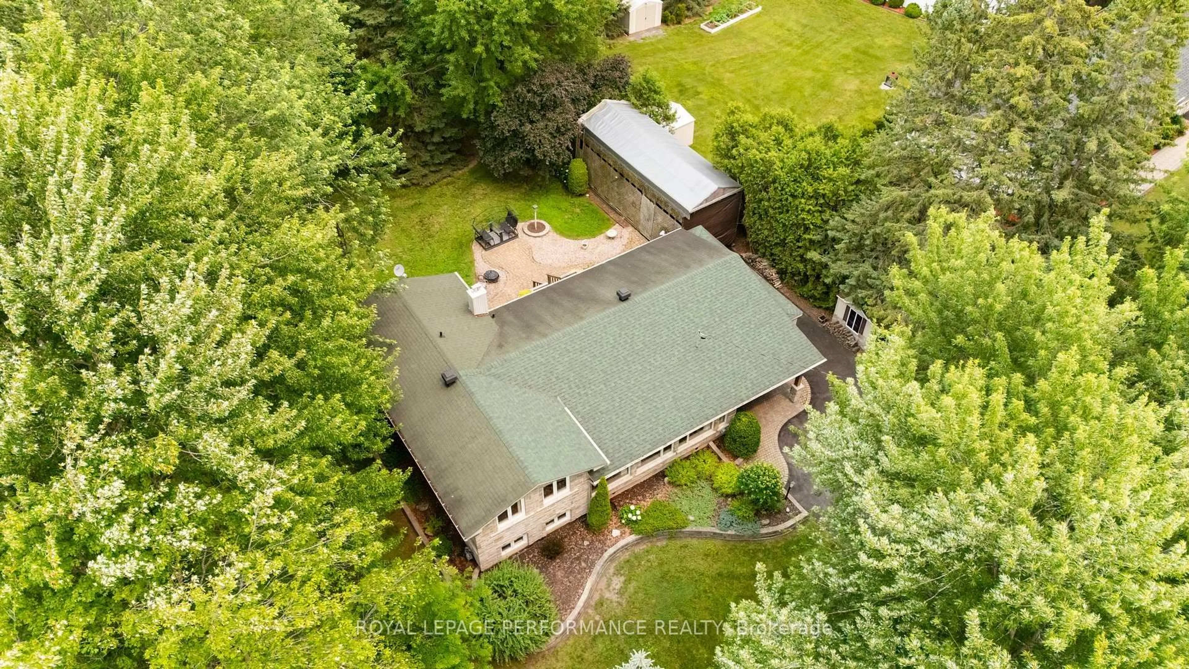 A pic from outside/outdoor area/front of a property/back of a property/a pic from drone, building for 828 Principale St, Casselman Ontario K0A 1M0