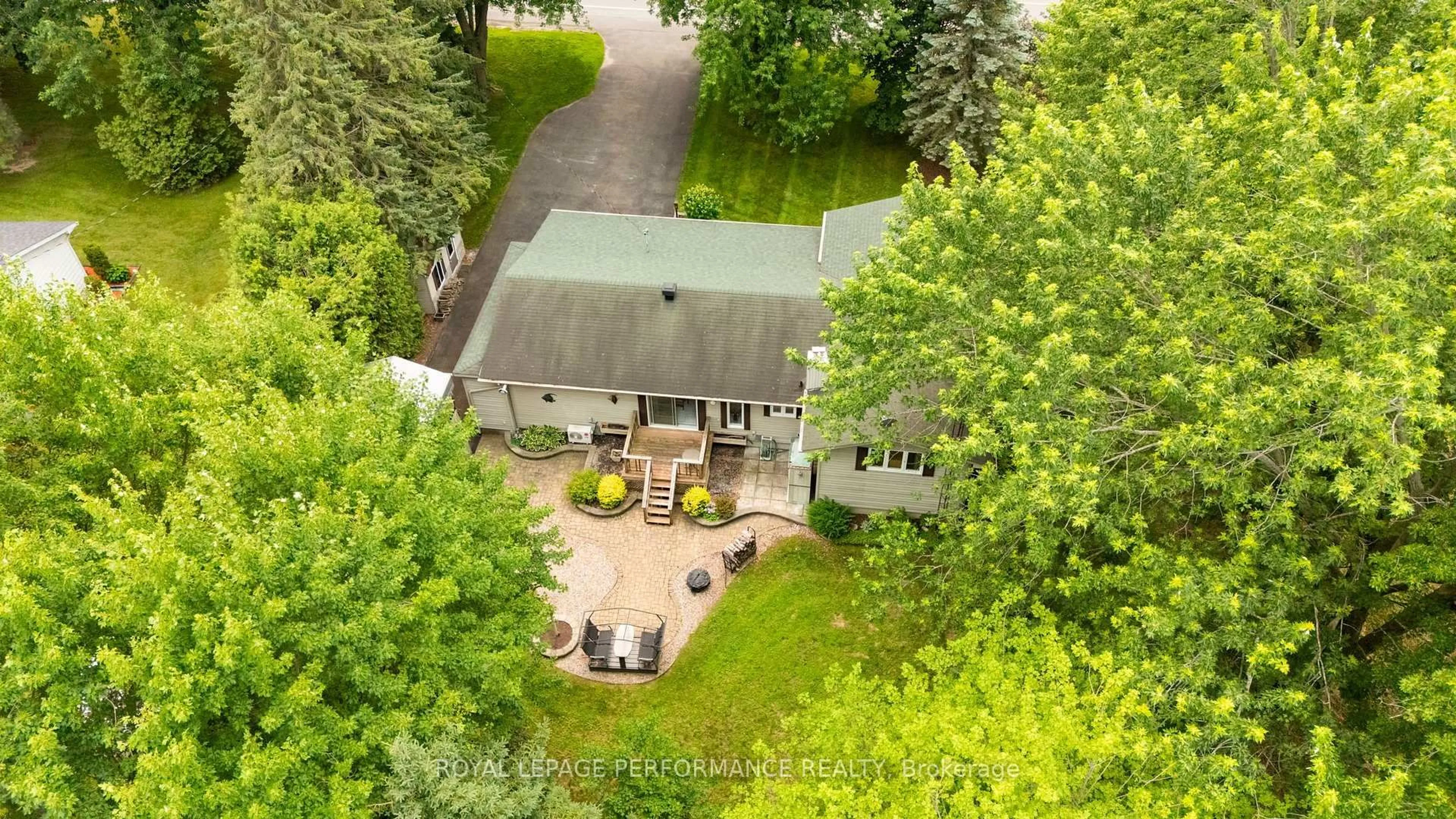 A pic from outside/outdoor area/front of a property/back of a property/a pic from drone, street for 828 Principale St, Casselman Ontario K0A 1M0