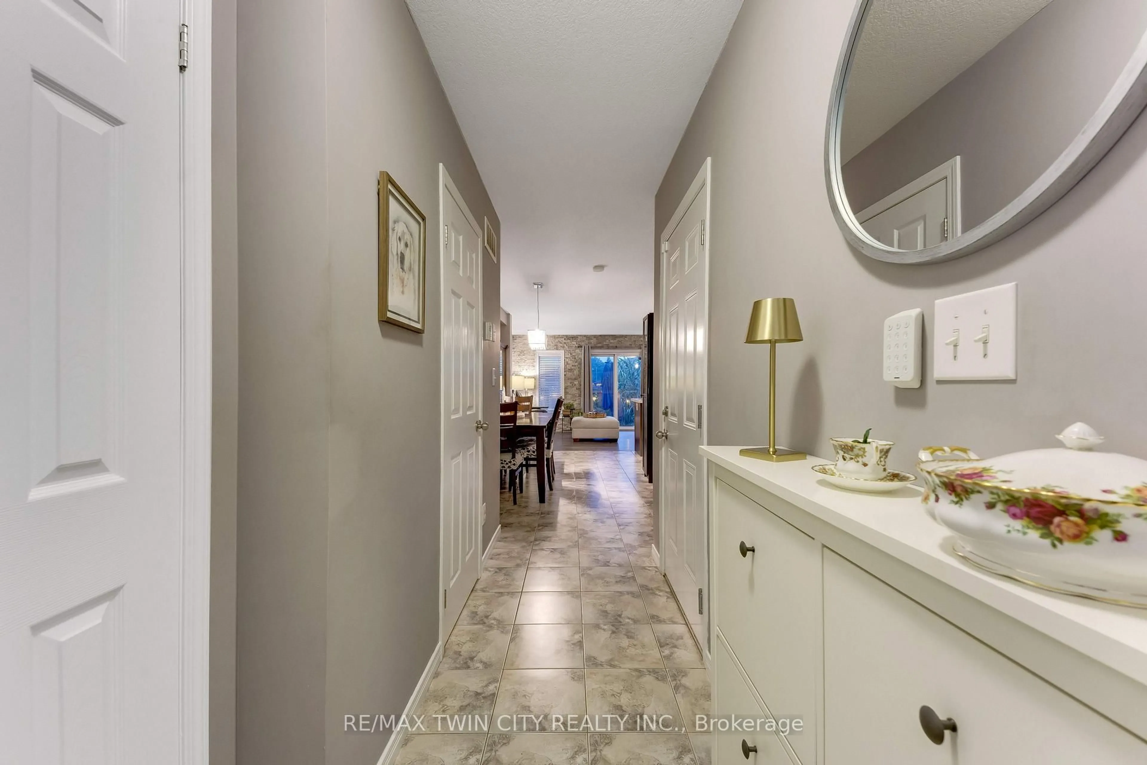 Indoor entryway for 168 Maitland St, Kitchener Ontario N2R 0C3