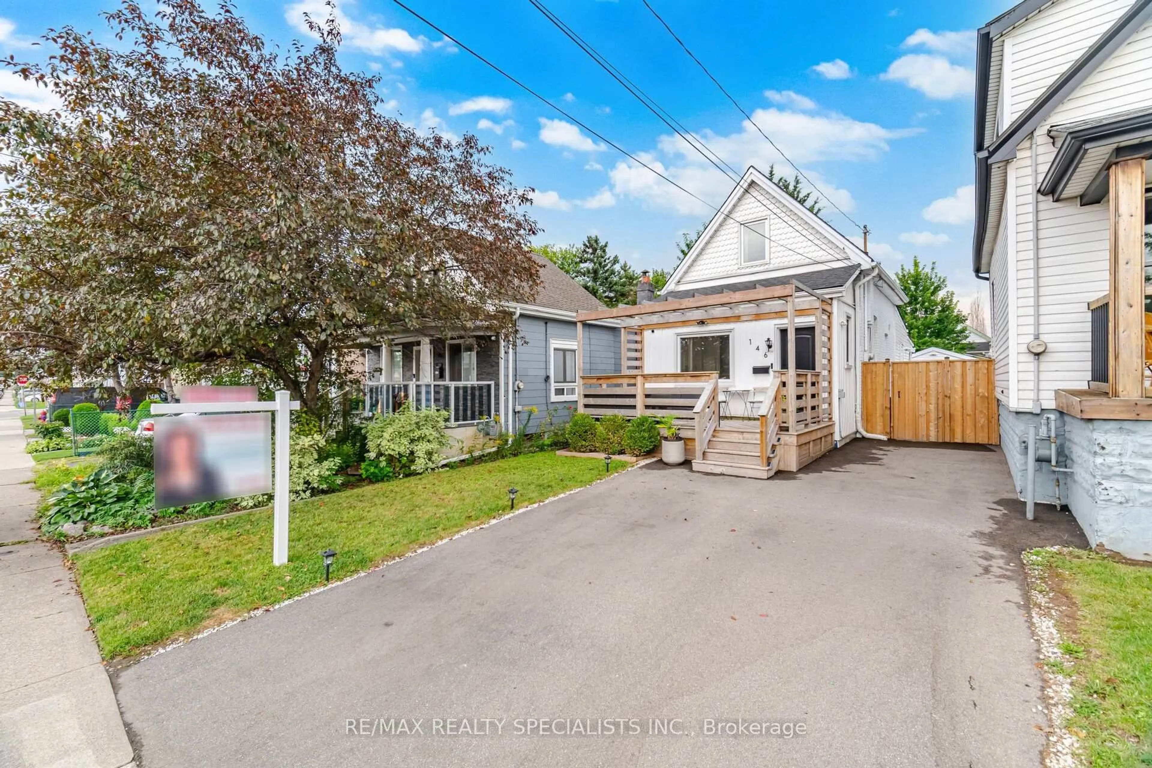 A pic from outside/outdoor area/front of a property/back of a property/a pic from drone, street for 146 Campbell Ave, Hamilton Ontario L8H 2E9
