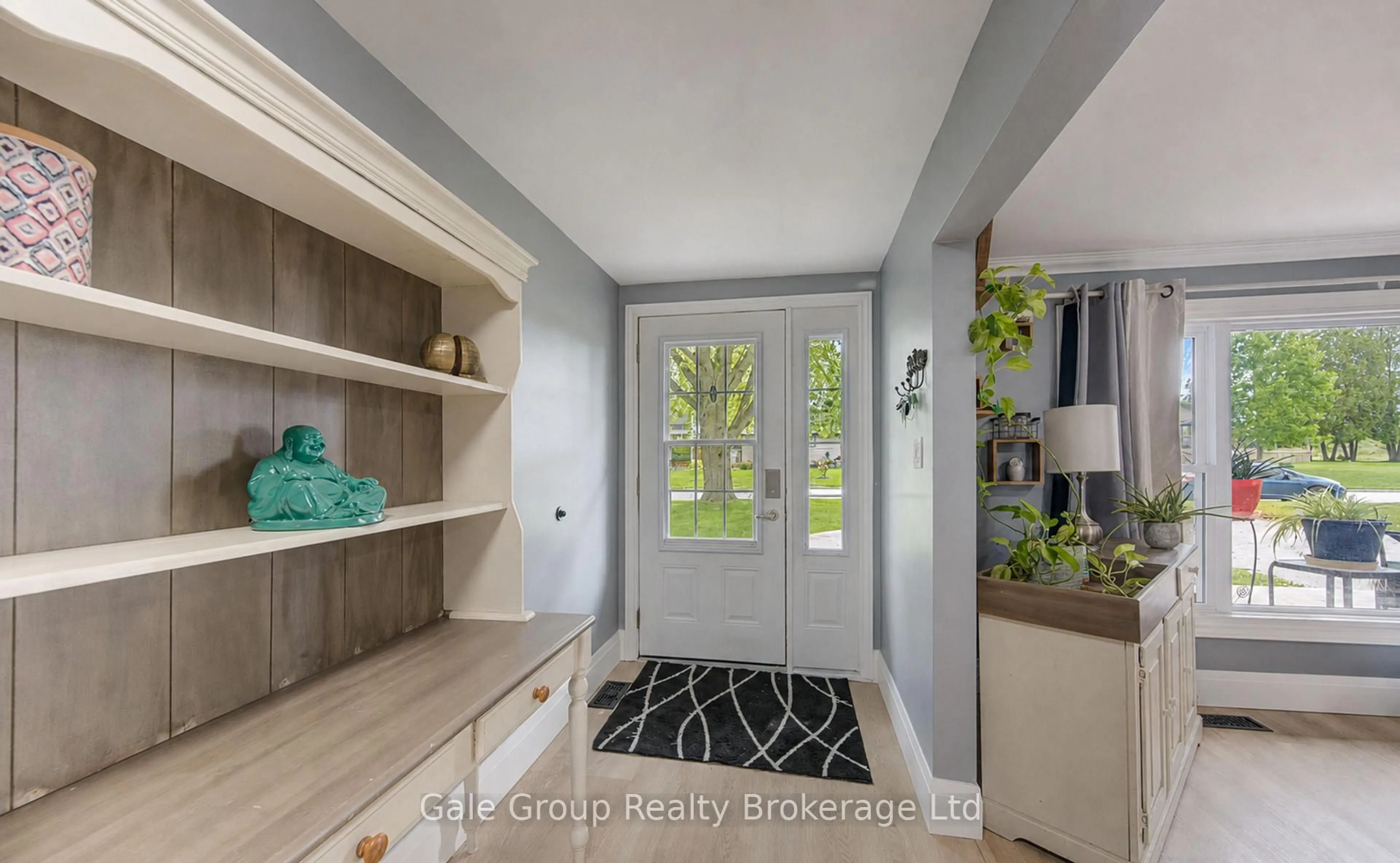 Indoor entryway for 15 William St, Tillsonburg Ontario N4G 1L6