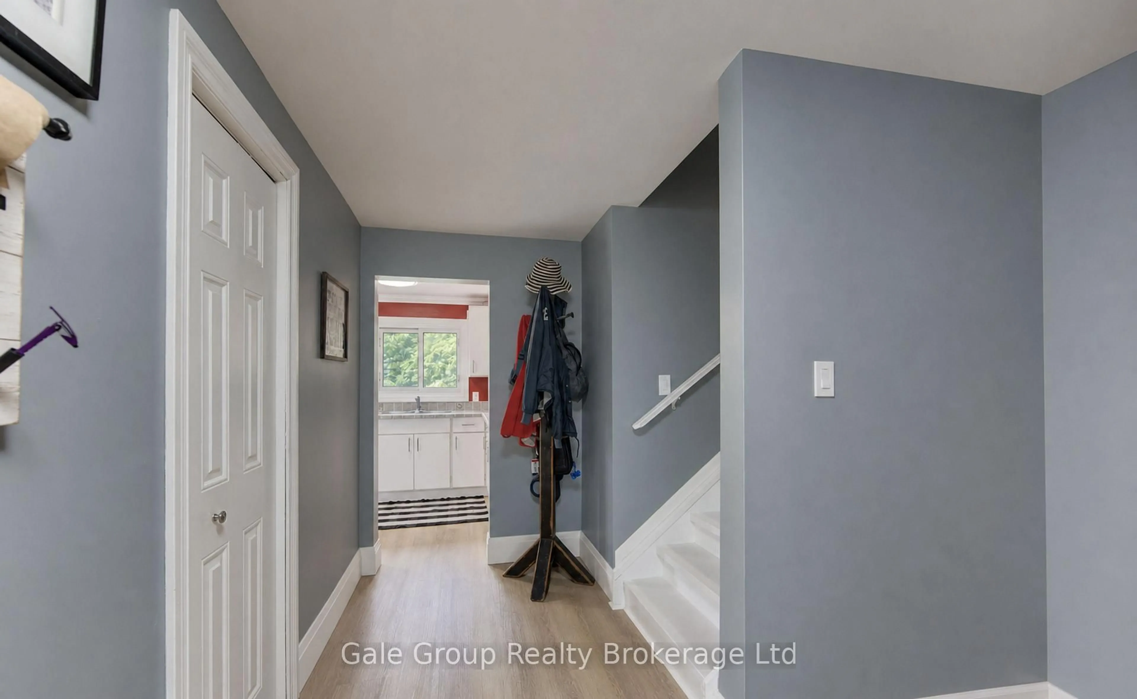 Indoor entryway for 15 William St, Tillsonburg Ontario N4G 1L6