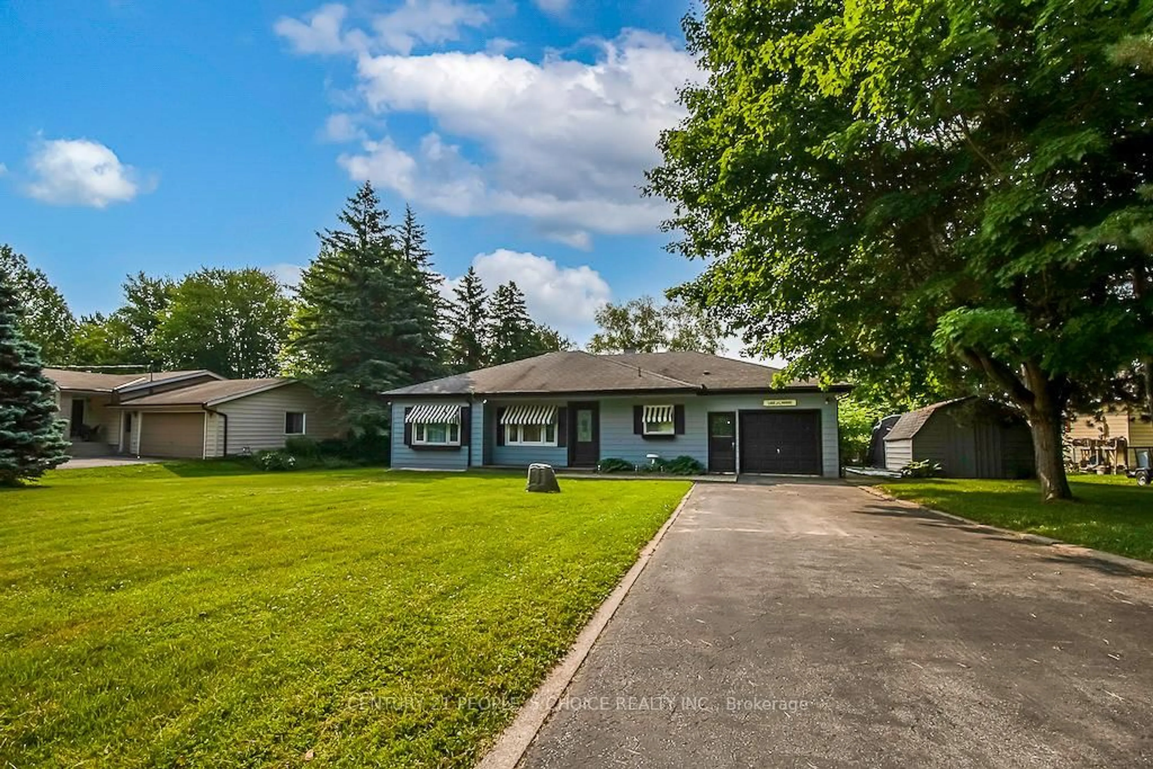 A pic from outside/outdoor area/front of a property/back of a property/a pic from drone, street for 3 Lakeshore Blvd, Selwyn Ontario K0L 1T0