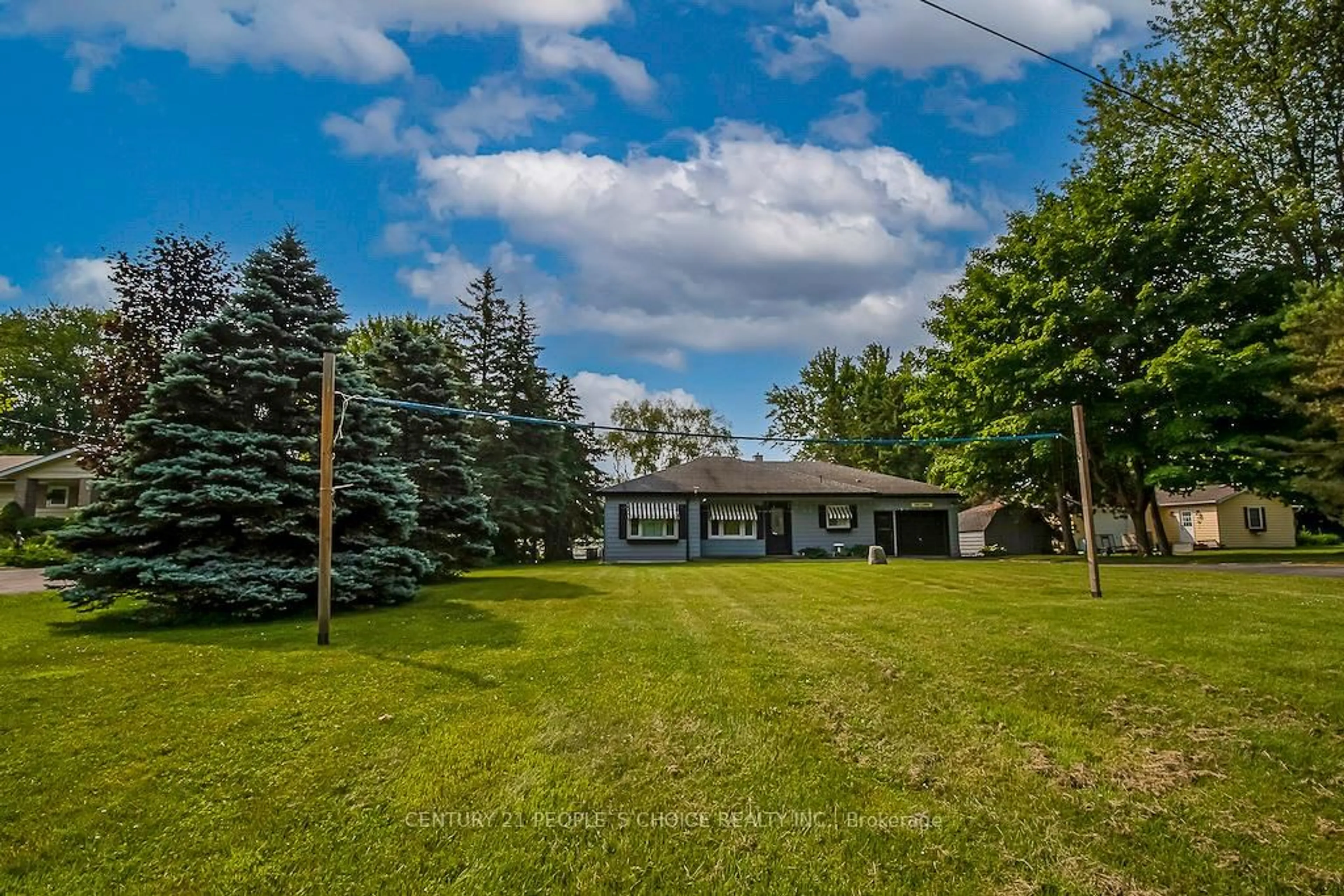 A pic from outside/outdoor area/front of a property/back of a property/a pic from drone, unknown for 3 Lakeshore Blvd, Selwyn Ontario K0L 1T0