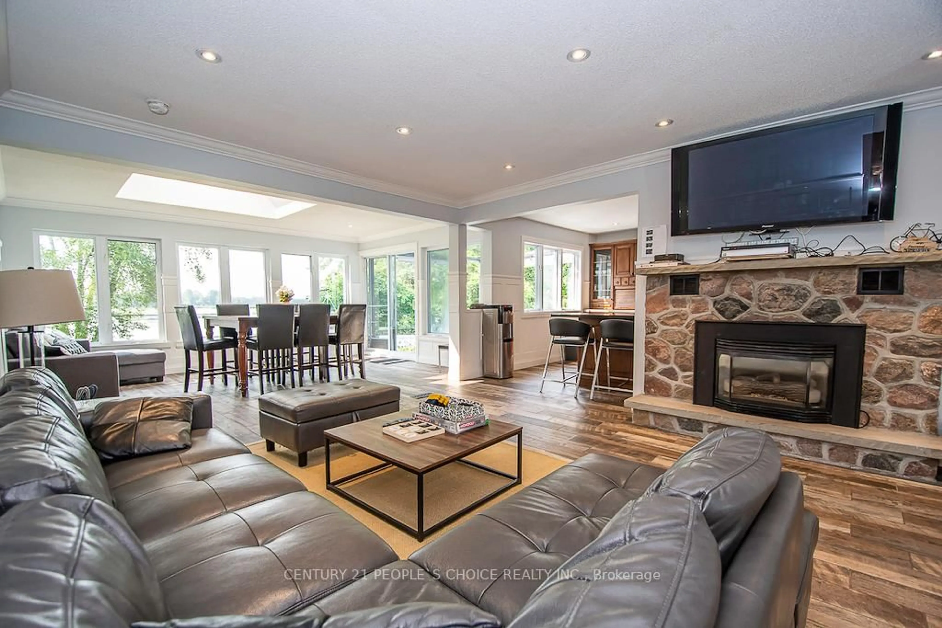 Living room with furniture, unknown for 3 Lakeshore Blvd, Selwyn Ontario K0L 1T0