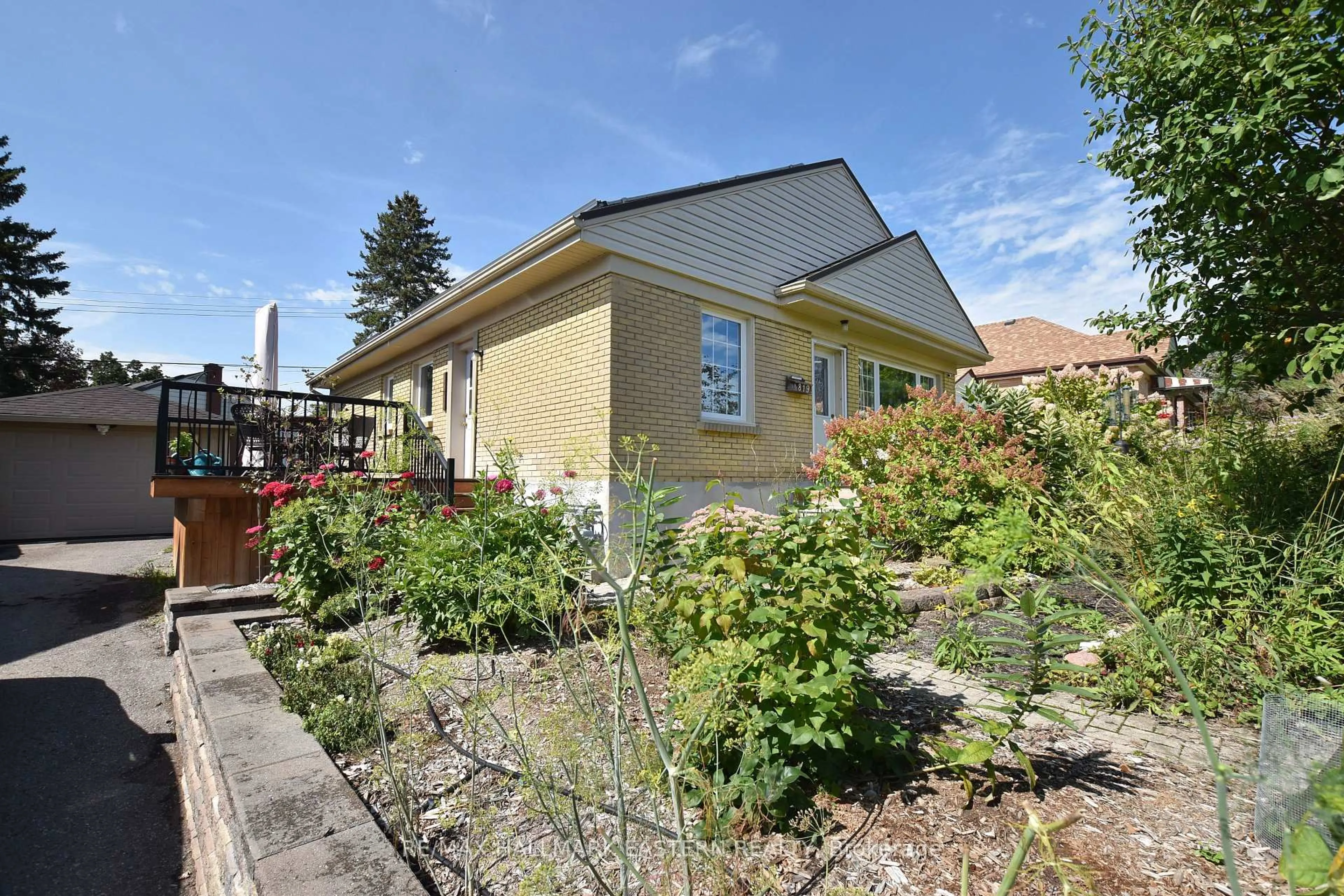 A pic from outside/outdoor area/front of a property/back of a property/a pic from drone, street for 819 Rishor Crescent Cres, Peterborough Ontario K9H 5C8