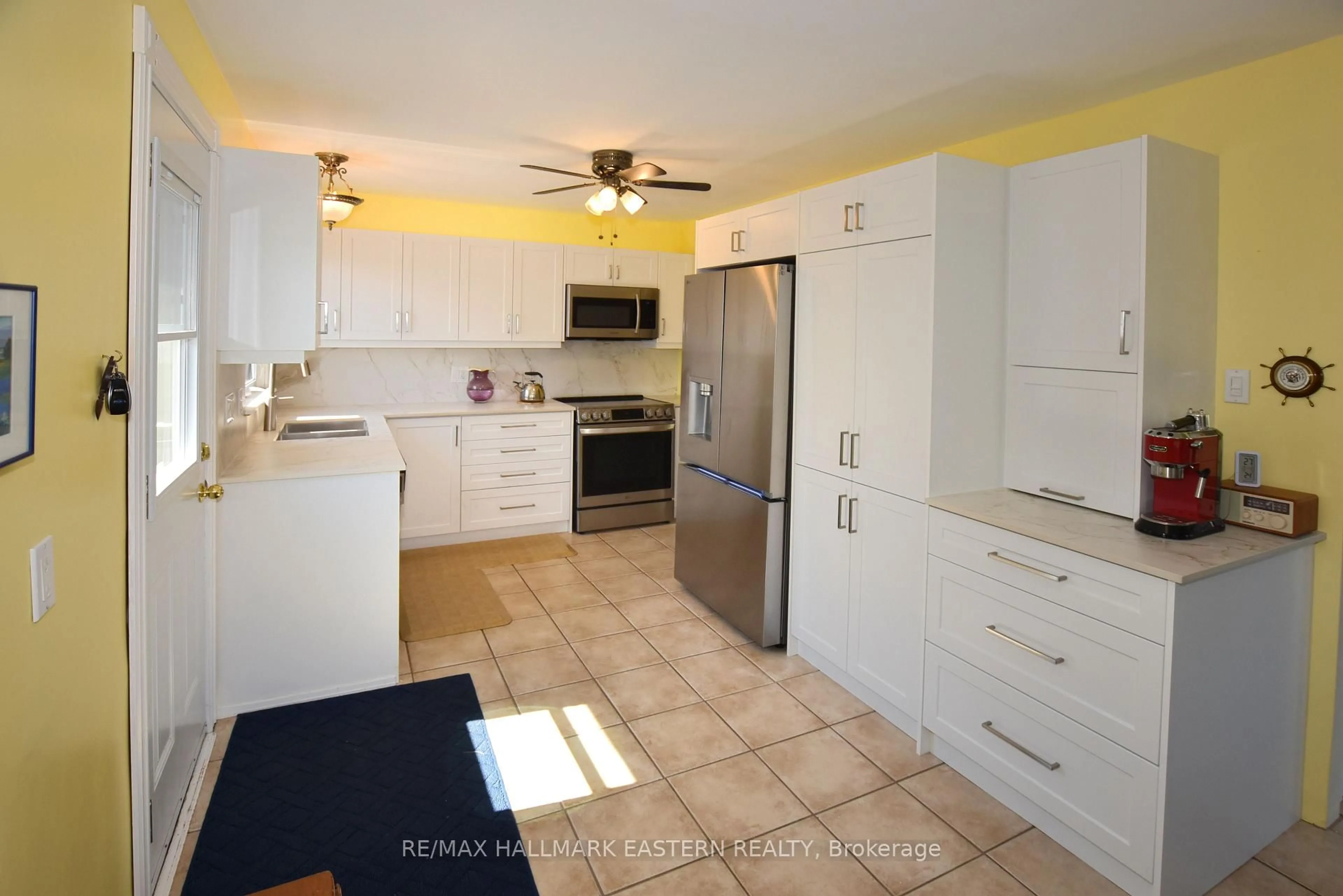 Standard kitchen, ceramic/tile floor for 819 Rishor Crescent Cres, Peterborough Ontario K9H 5C8