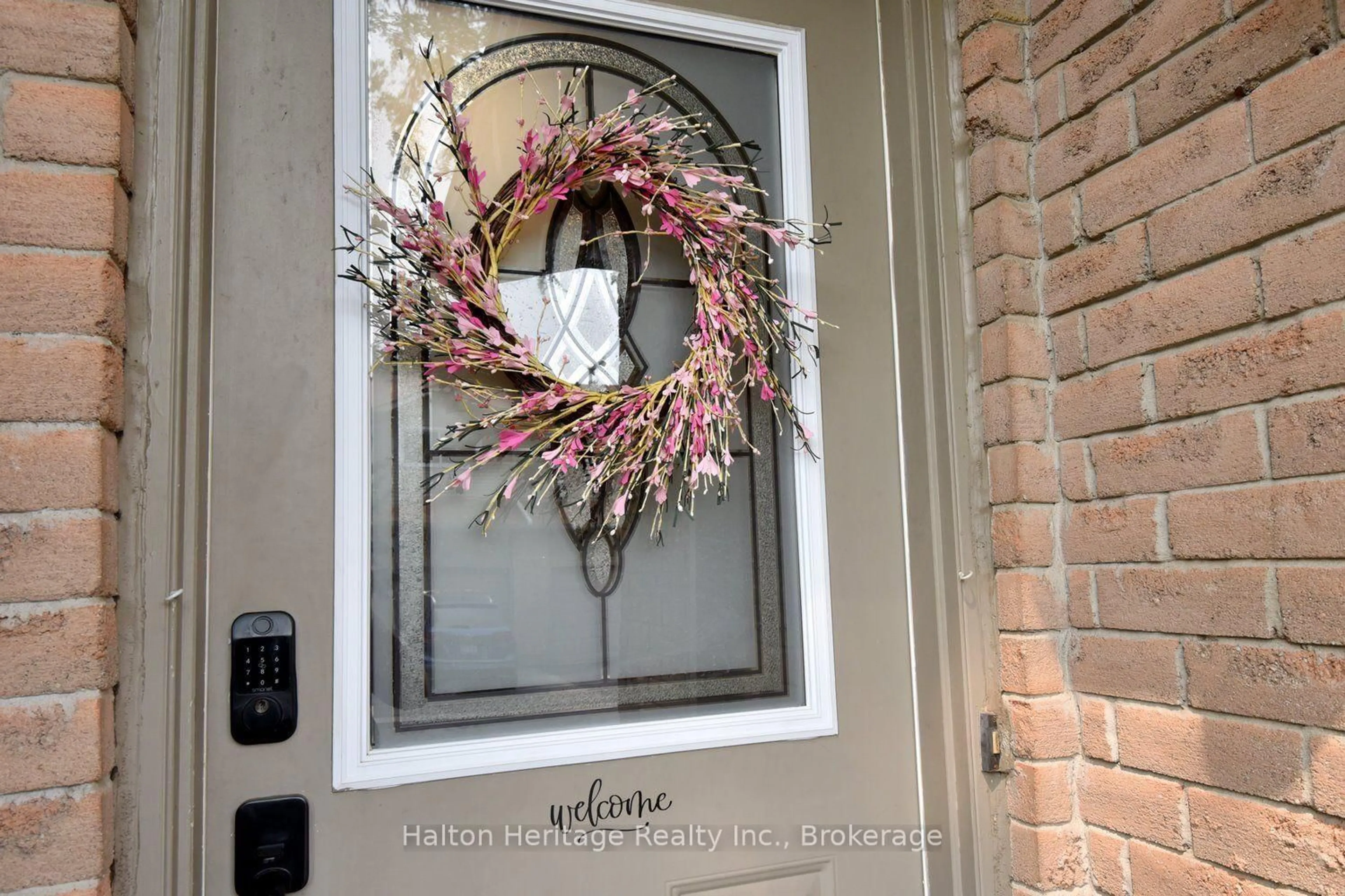 Indoor entryway for 15 Derby St #5, Hamilton Ontario L8W 3T3