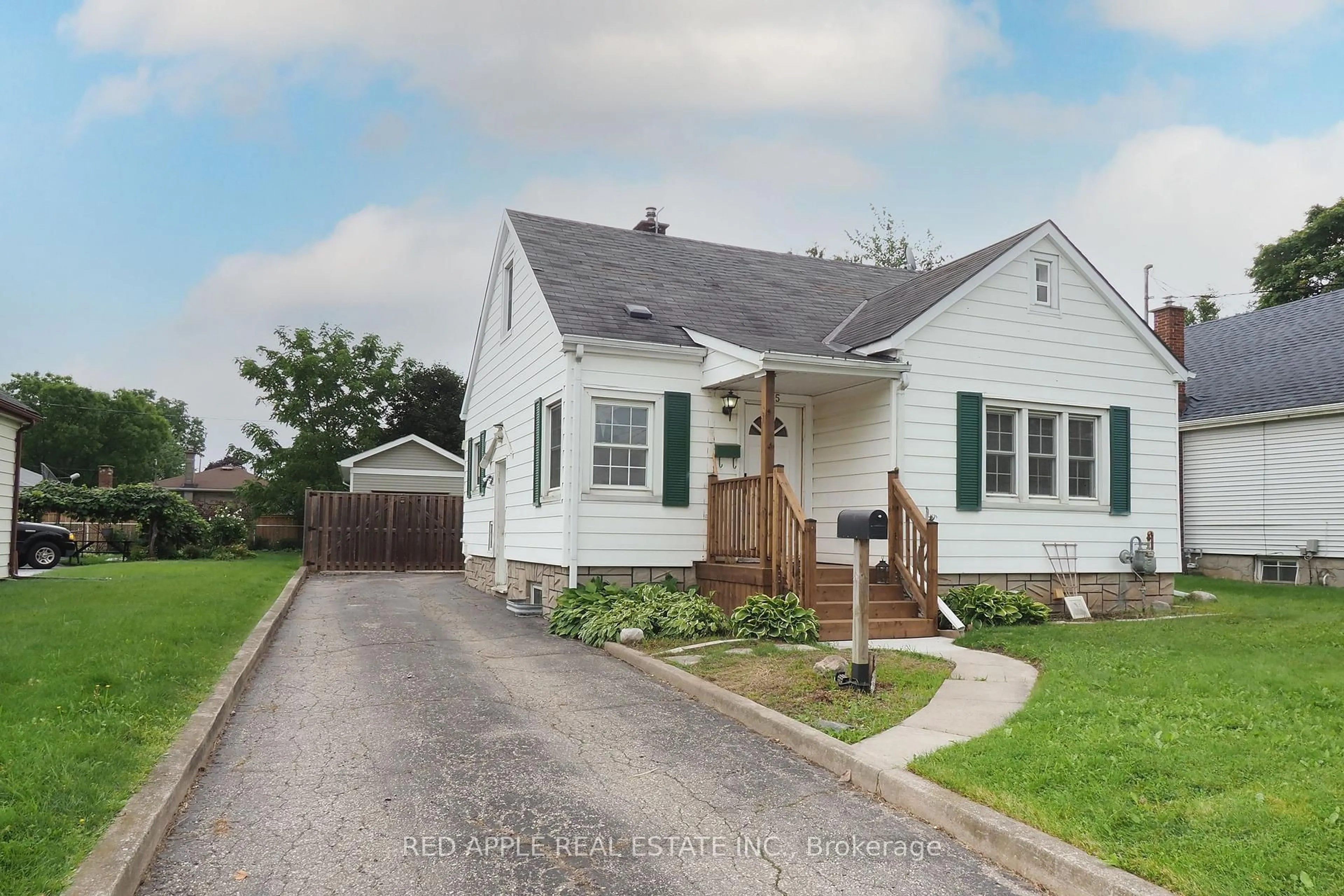 Unknown for 65 Elgin St, Cambridge Ontario N1R 5G6