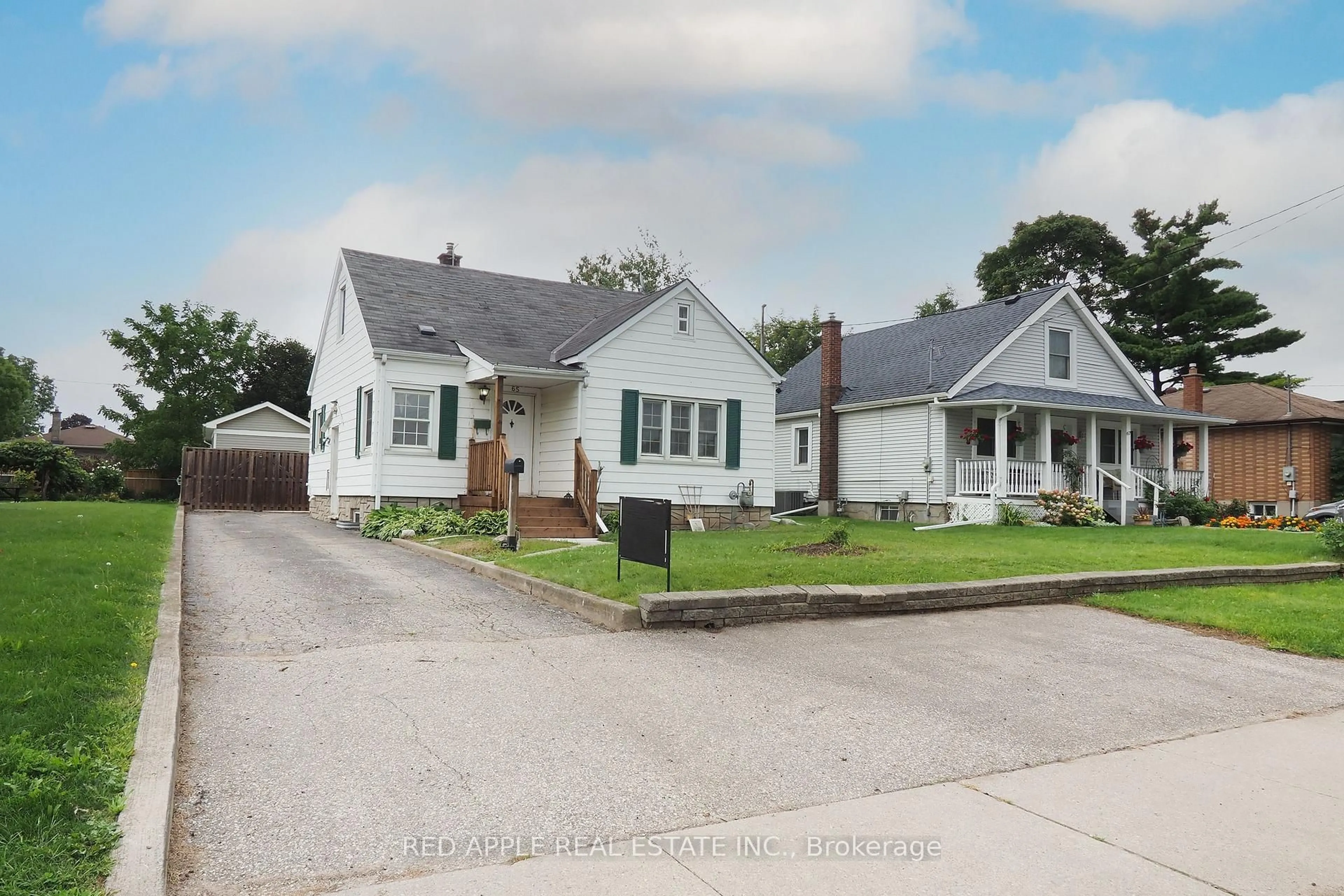 A pic from outside/outdoor area/front of a property/back of a property/a pic from drone, street for 65 Elgin St, Cambridge Ontario N1R 5G6