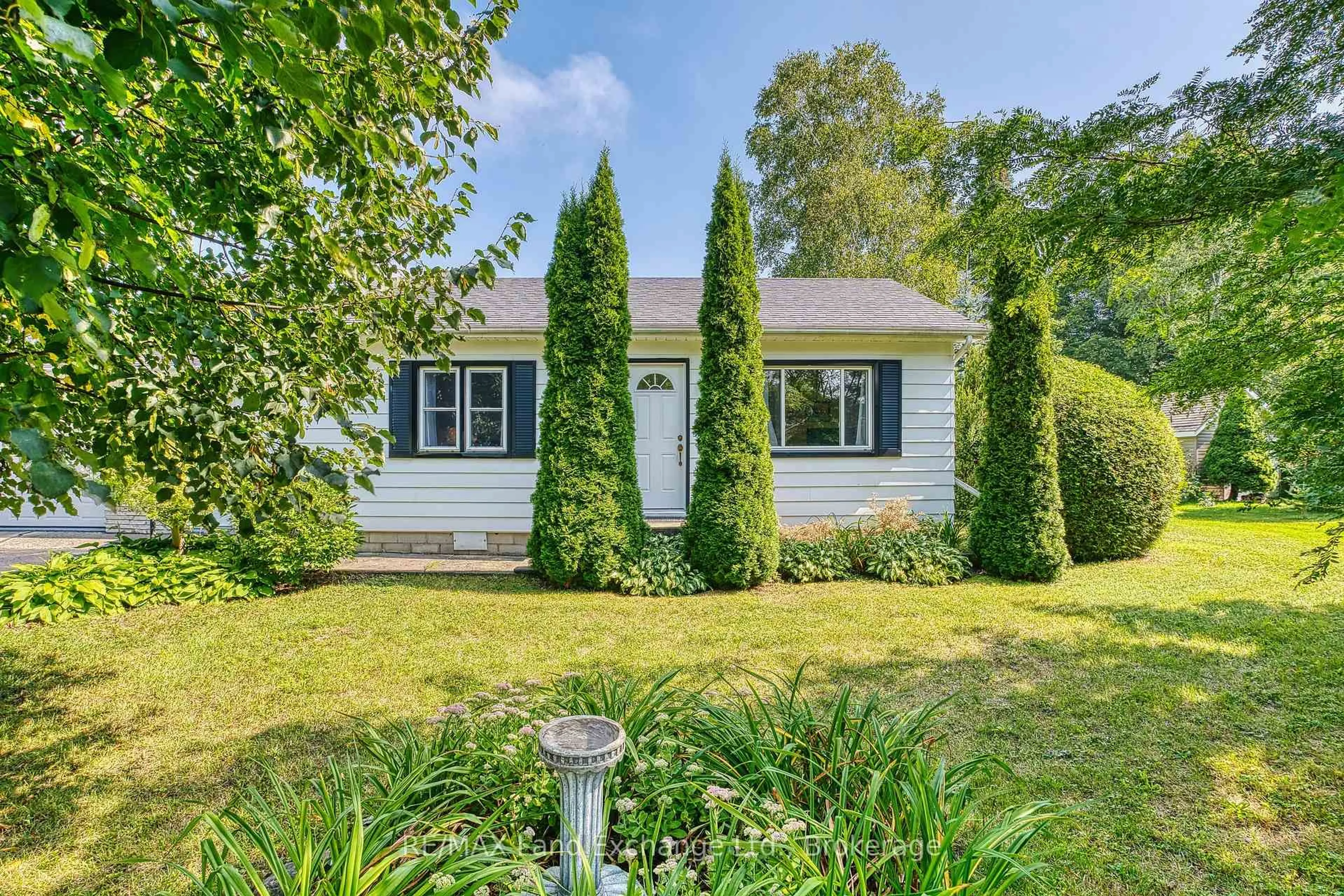 Home with vinyl exterior material, street for 72 Grey St, Saugeen Shores Ontario N0H 2L0