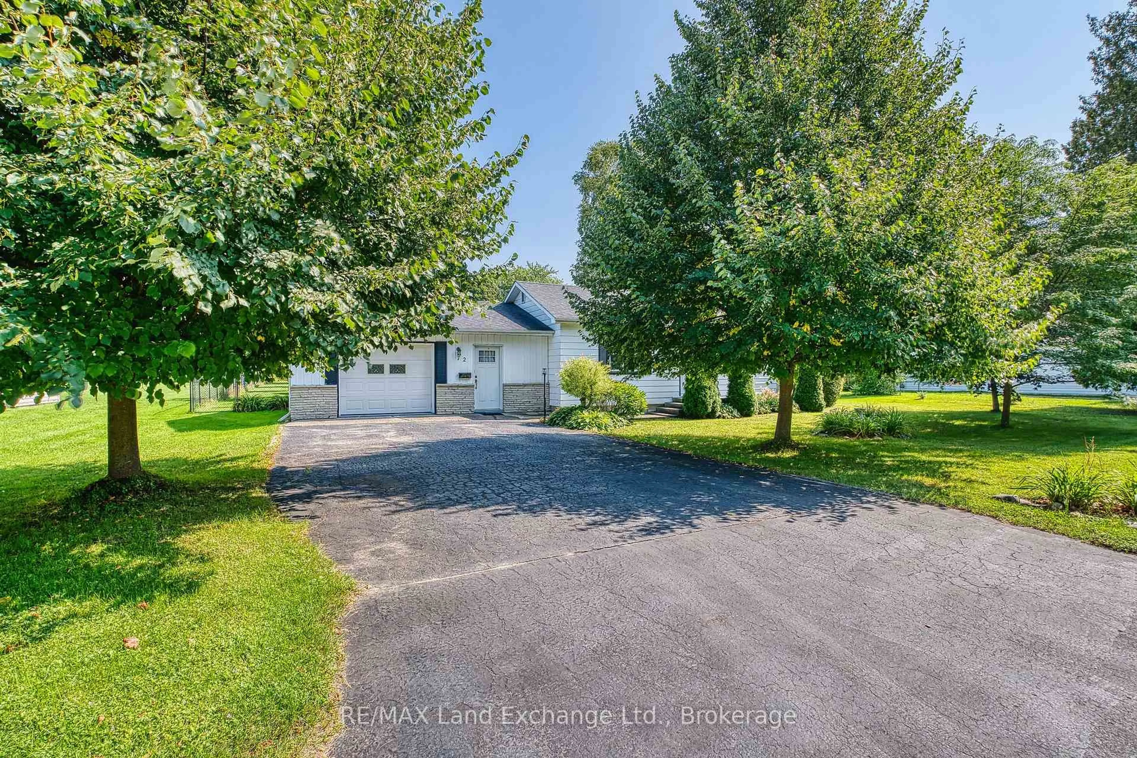 A pic from outside/outdoor area/front of a property/back of a property/a pic from drone, street for 72 Grey St, Saugeen Shores Ontario N0H 2L0
