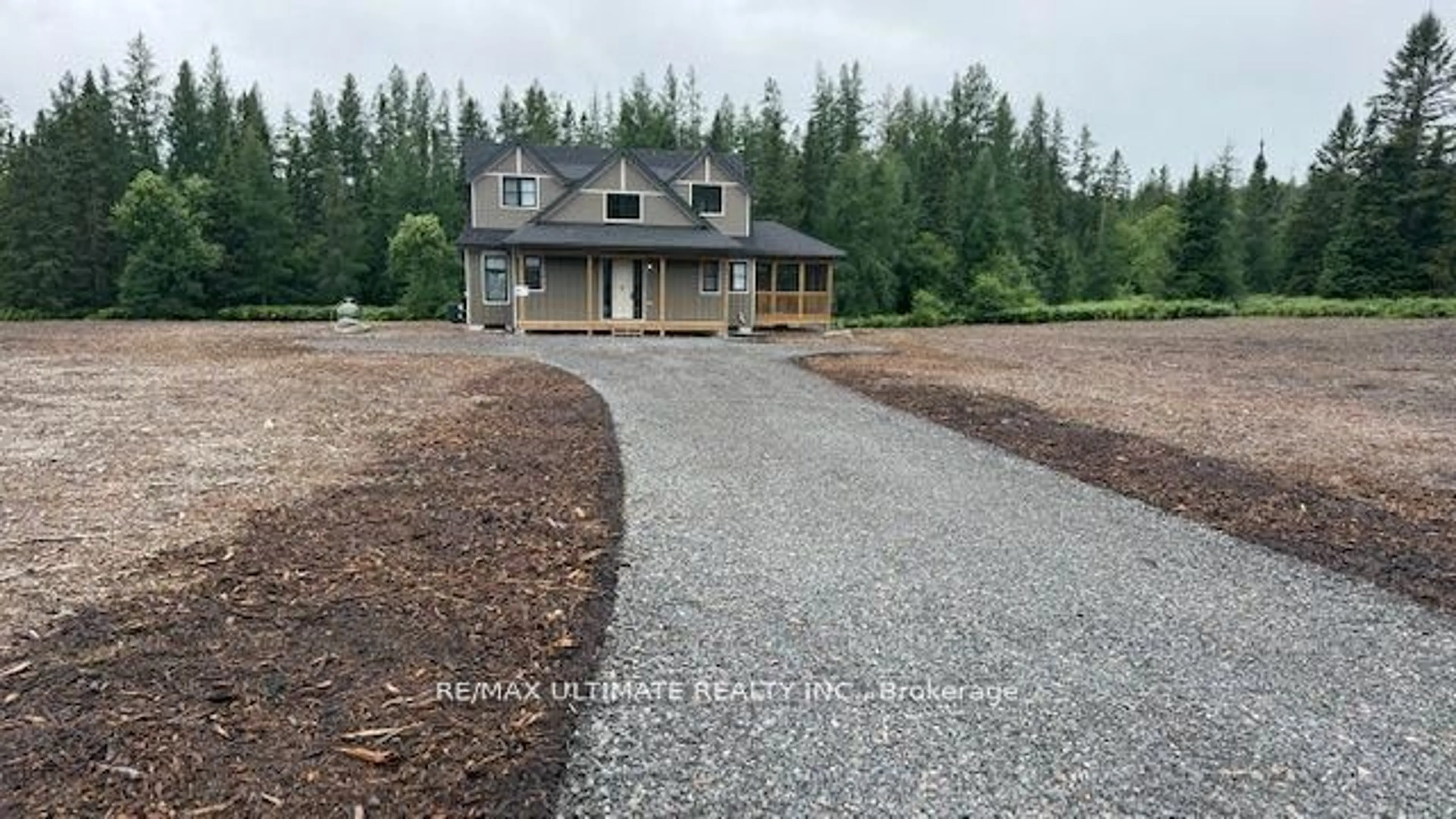 A pic from outside/outdoor area/front of a property/back of a property/a pic from drone, street for 1005 Holly Meadow Crt, Lake of Bays Ontario P1H 0K1