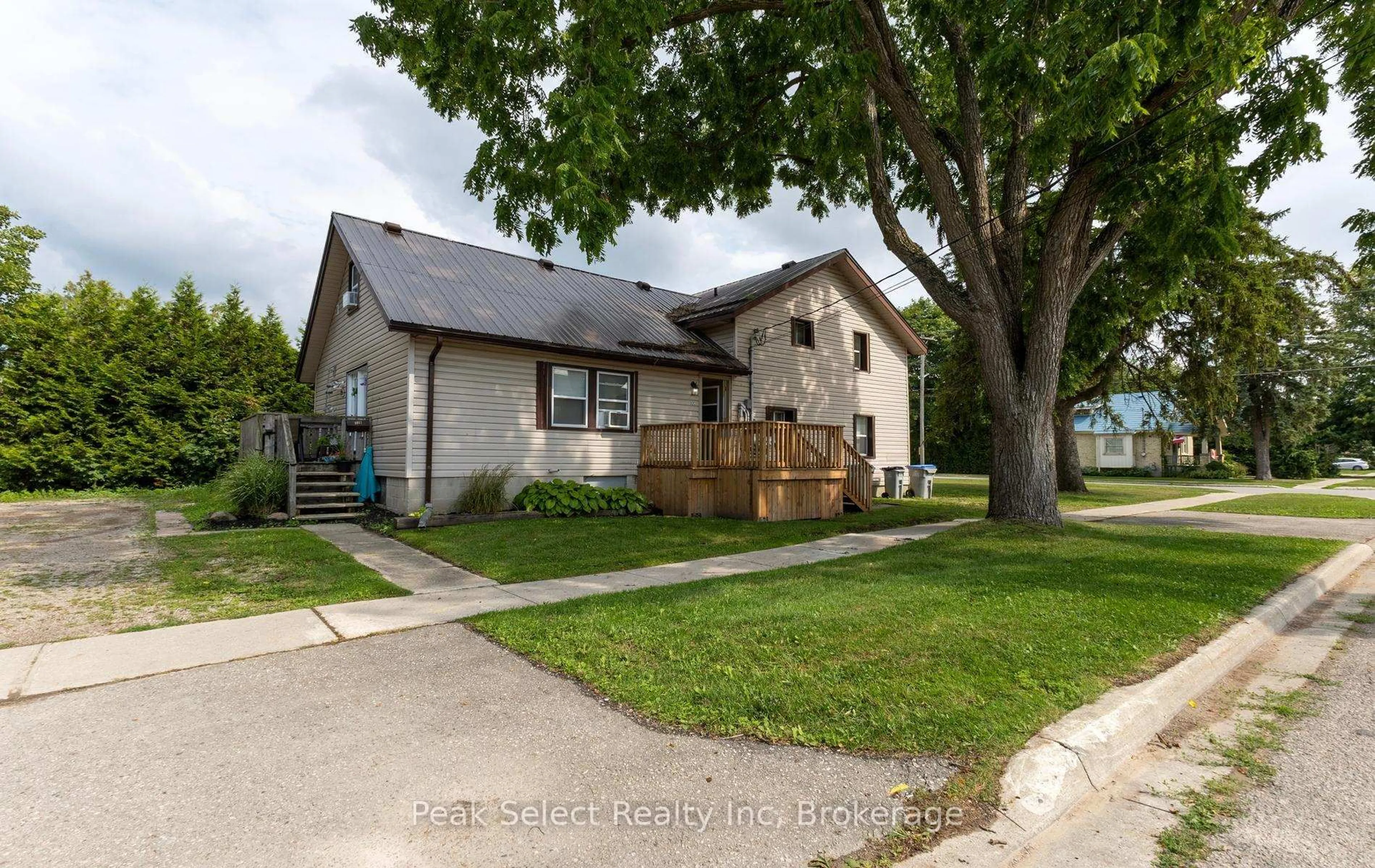 Unknown for 32 Victoria St, South Huron Ontario N0M 1S2