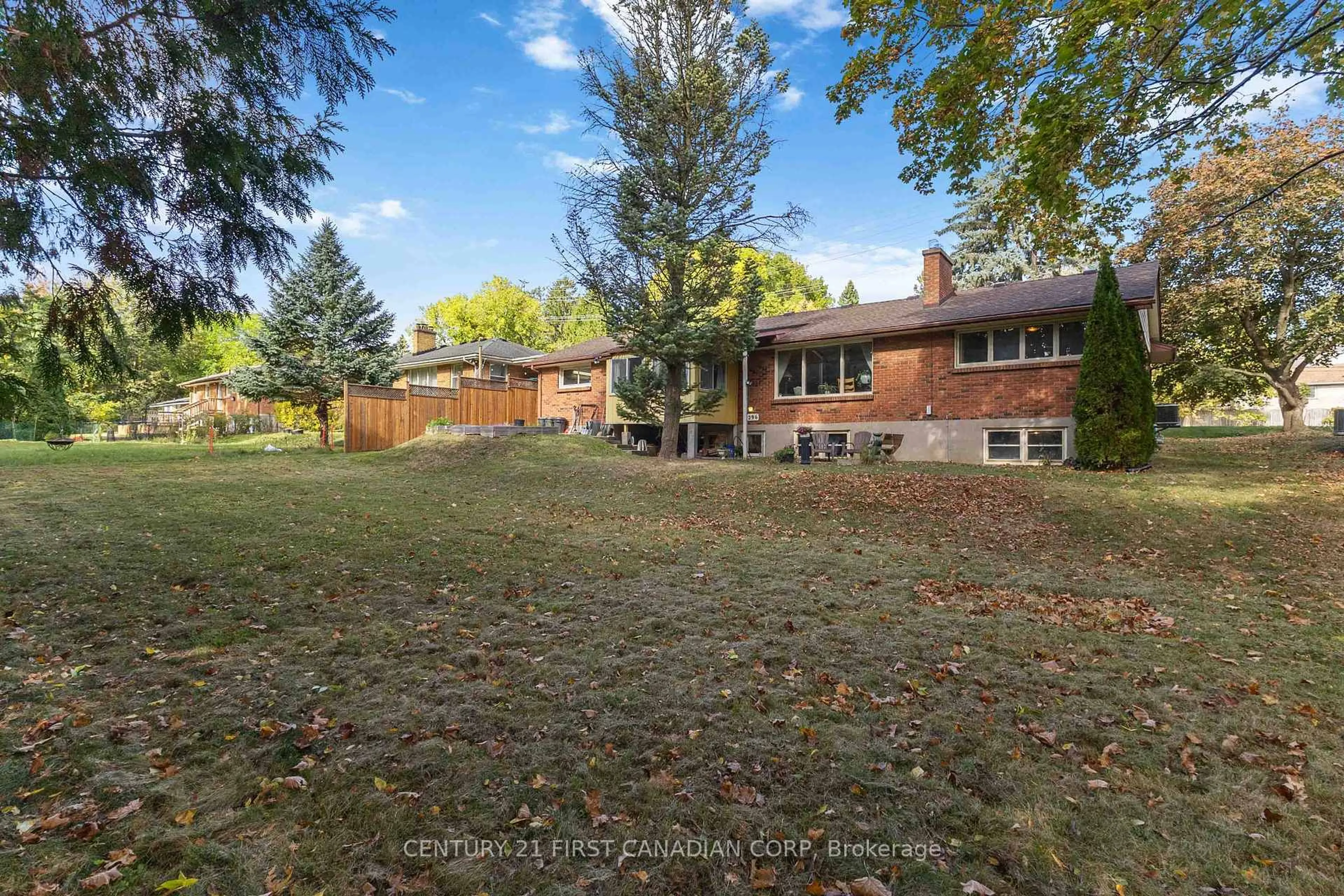 A pic from outside/outdoor area/front of a property/back of a property/a pic from drone, unknown for 296 Sarnia Rd, London North Ontario N6G 1N3