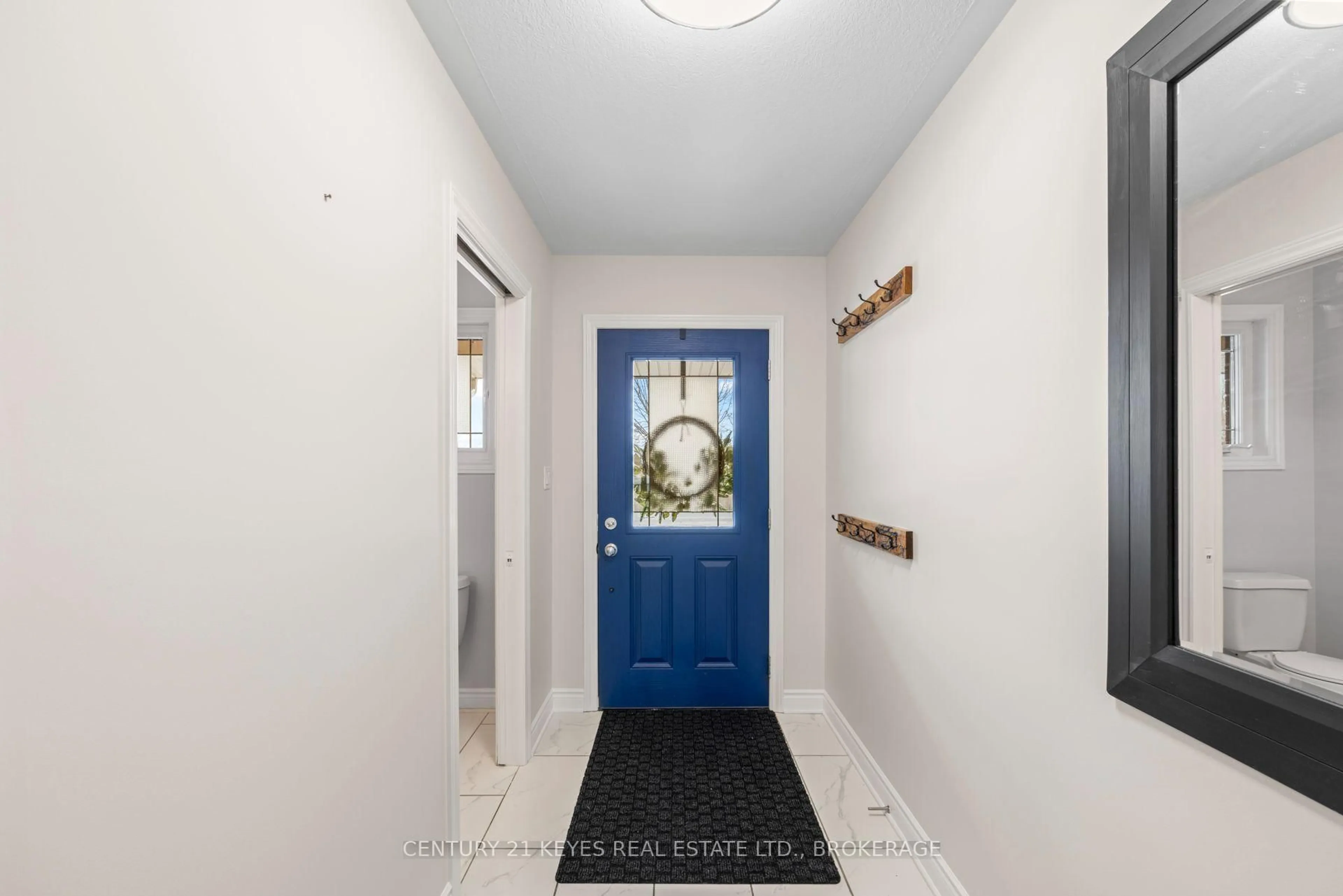 Indoor entryway for 36 Amherst Dr, Amherstview Ontario K7N 0B2