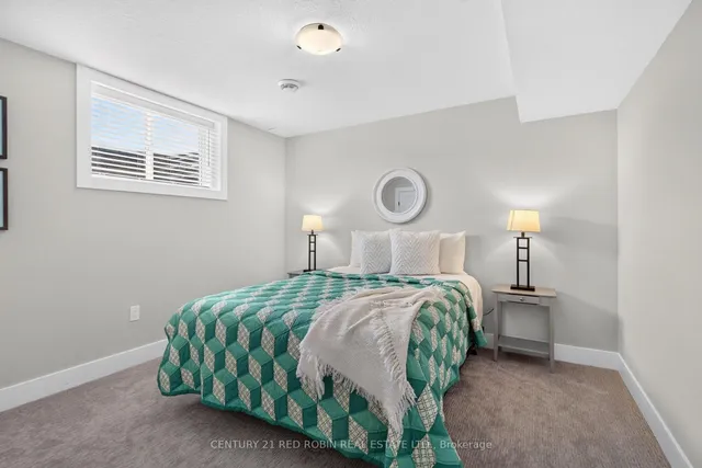 35 Elliot St, Strathroy-Caradoc 2