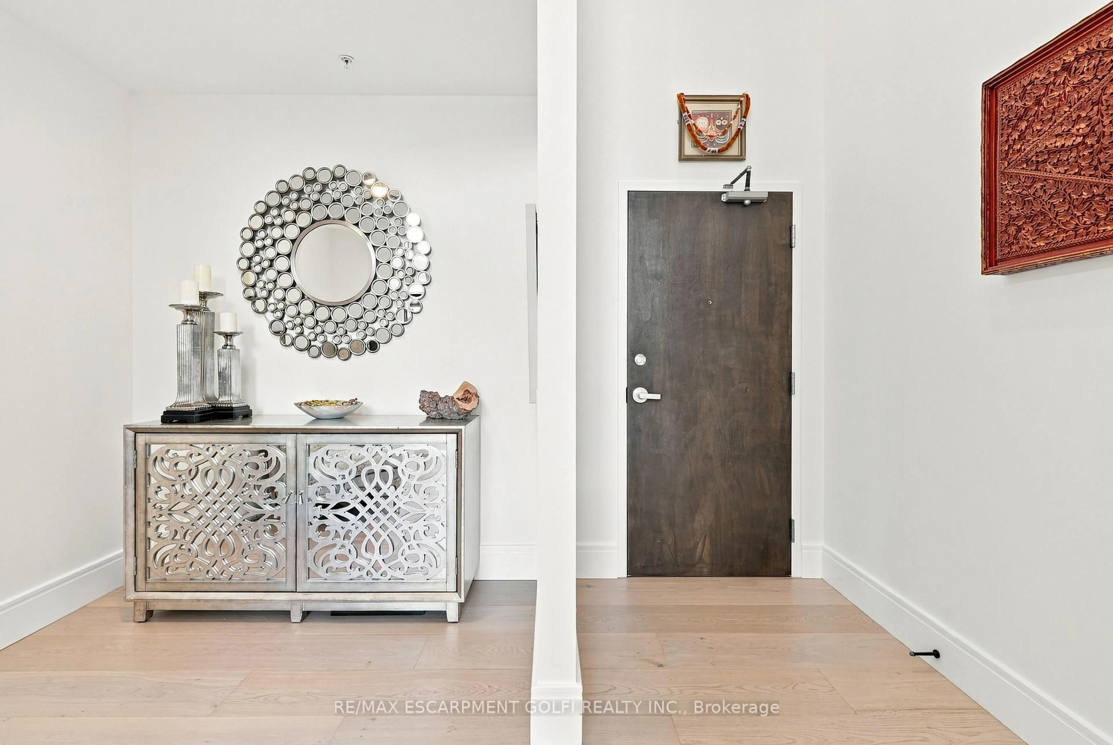 Indoor entryway for 112 King St #PH5, Hamilton Ontario L8N 0A9
