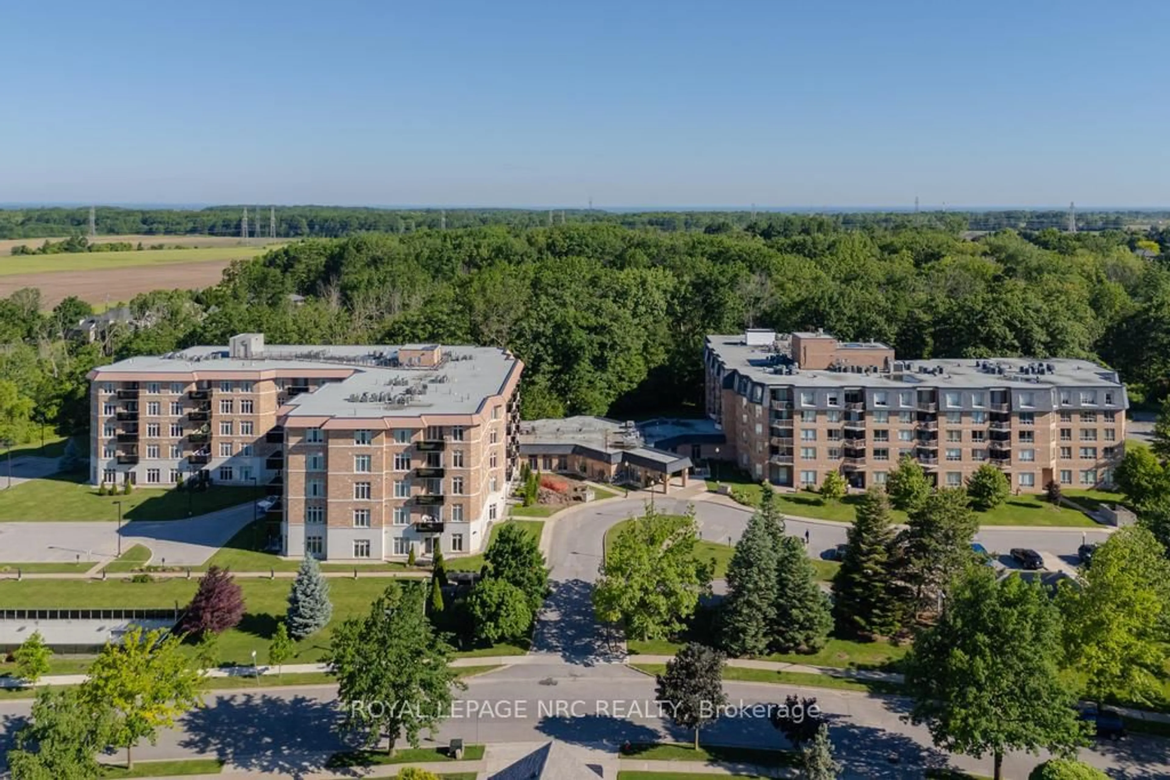 A pic from outside/outdoor area/front of a property/back of a property/a pic from drone, building for 8111 Forest Glen Dr #220, Niagara Falls Ontario L2H 2Y7
