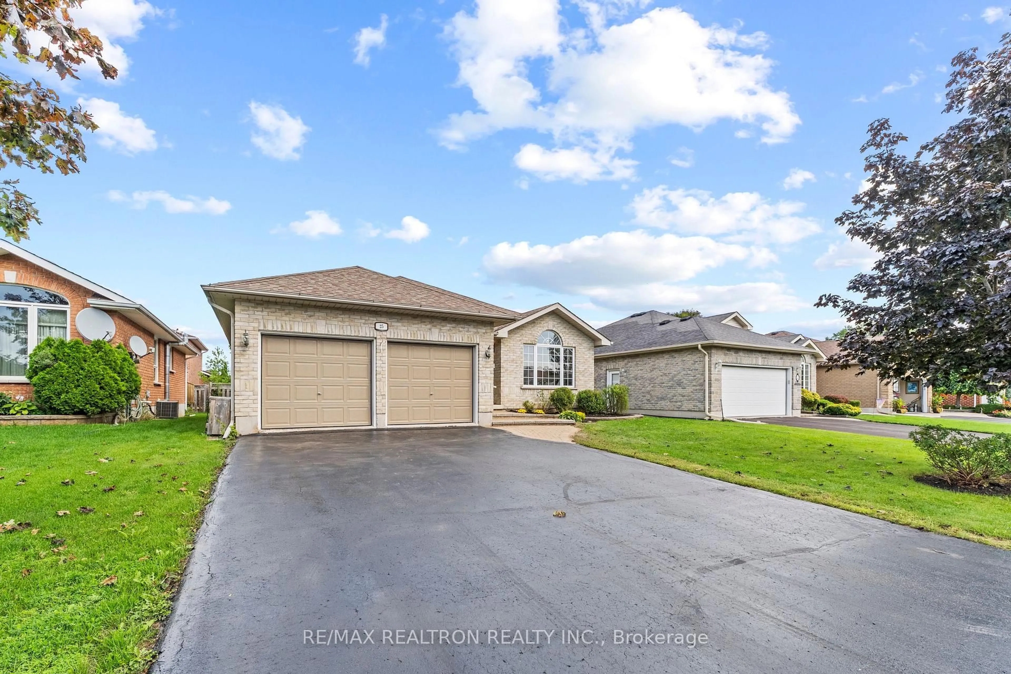 A pic from outside/outdoor area/front of a property/back of a property/a pic from drone, street for 25 Linden Lane, Belleville Ontario K8N 5W9