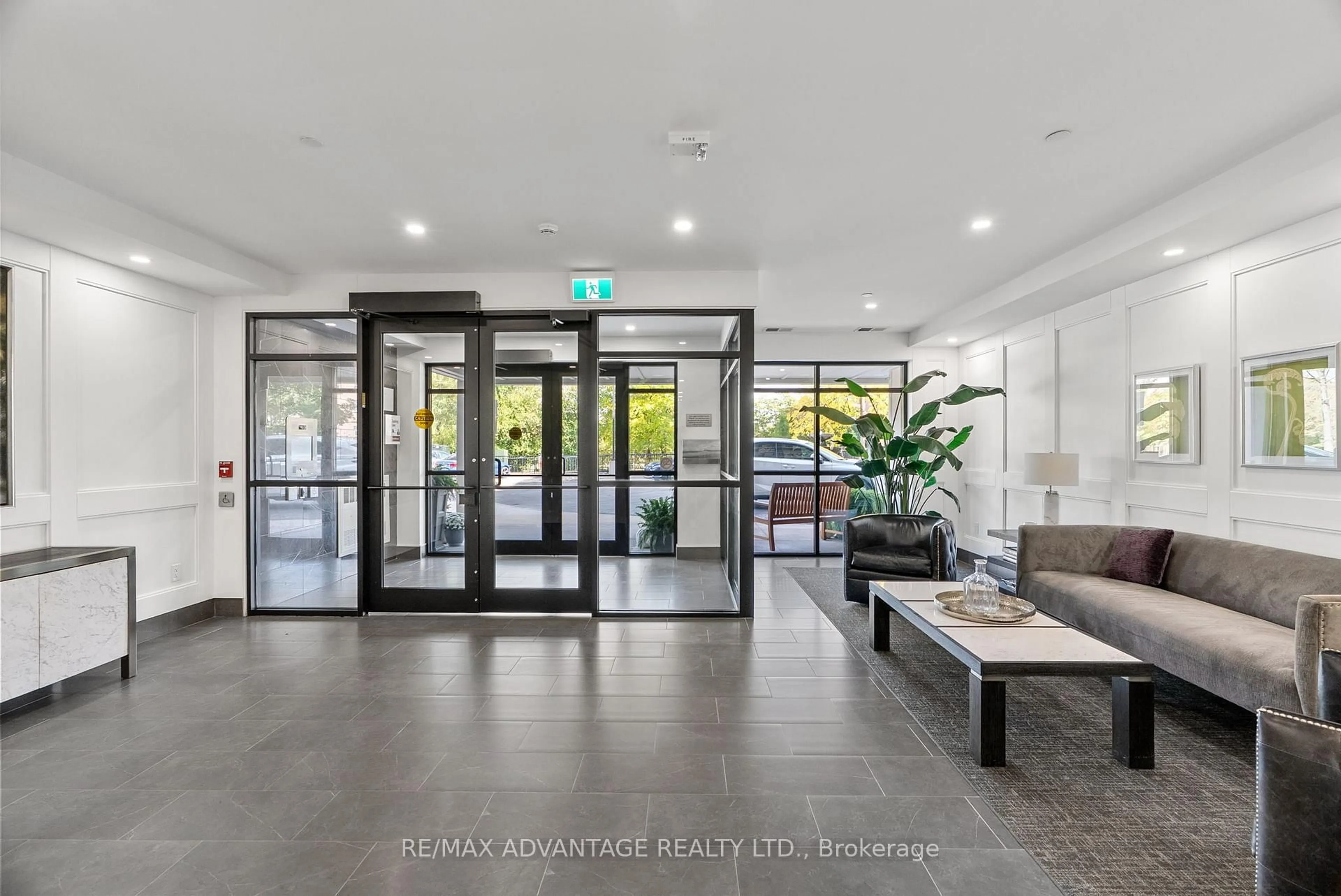 Indoor foyer for 1200 Commissioners Rd #118, London South Ontario N6K 1C7