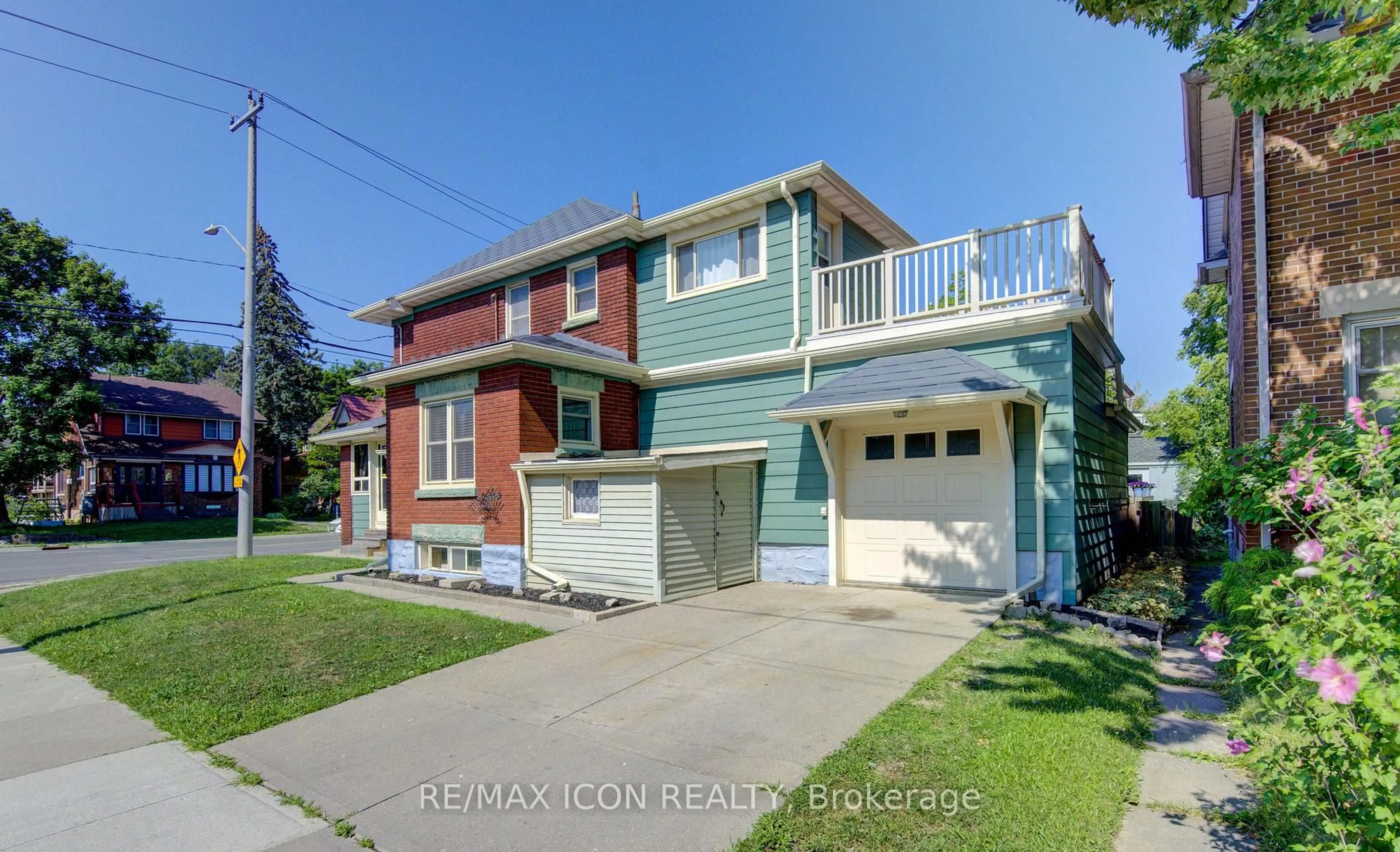 Home with brick exterior material, street for 224 Weber St, Kitchener Ontario N2H 1E8