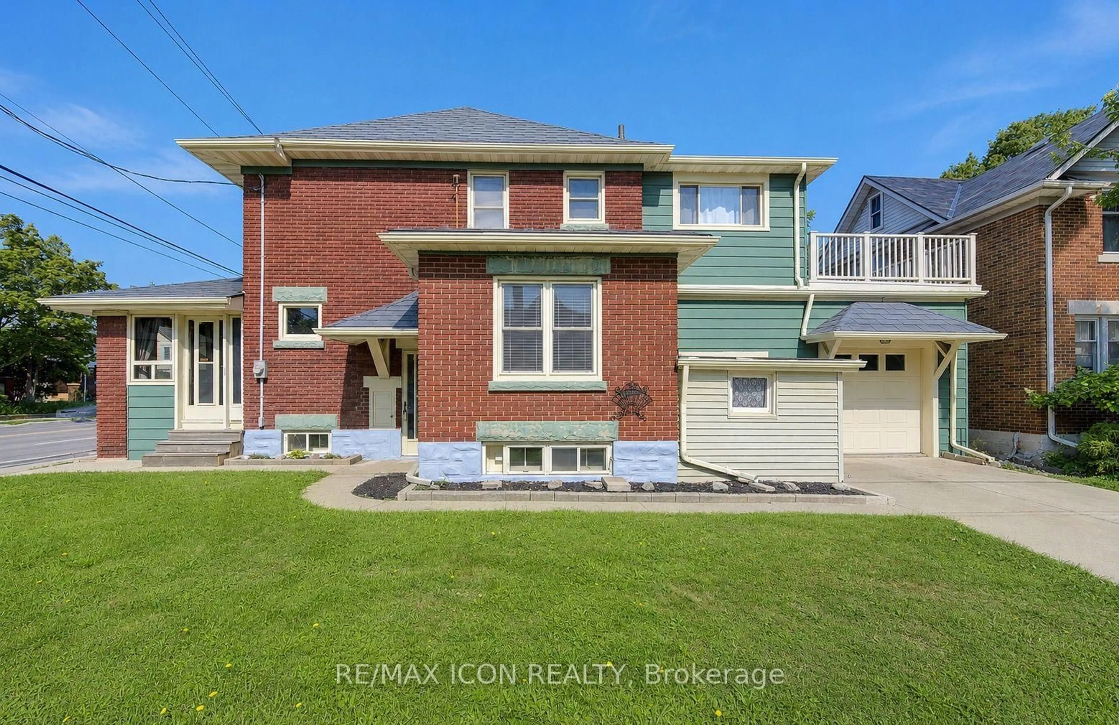 Home with brick exterior material, street for 224 Weber St, Kitchener Ontario N2H 1E8