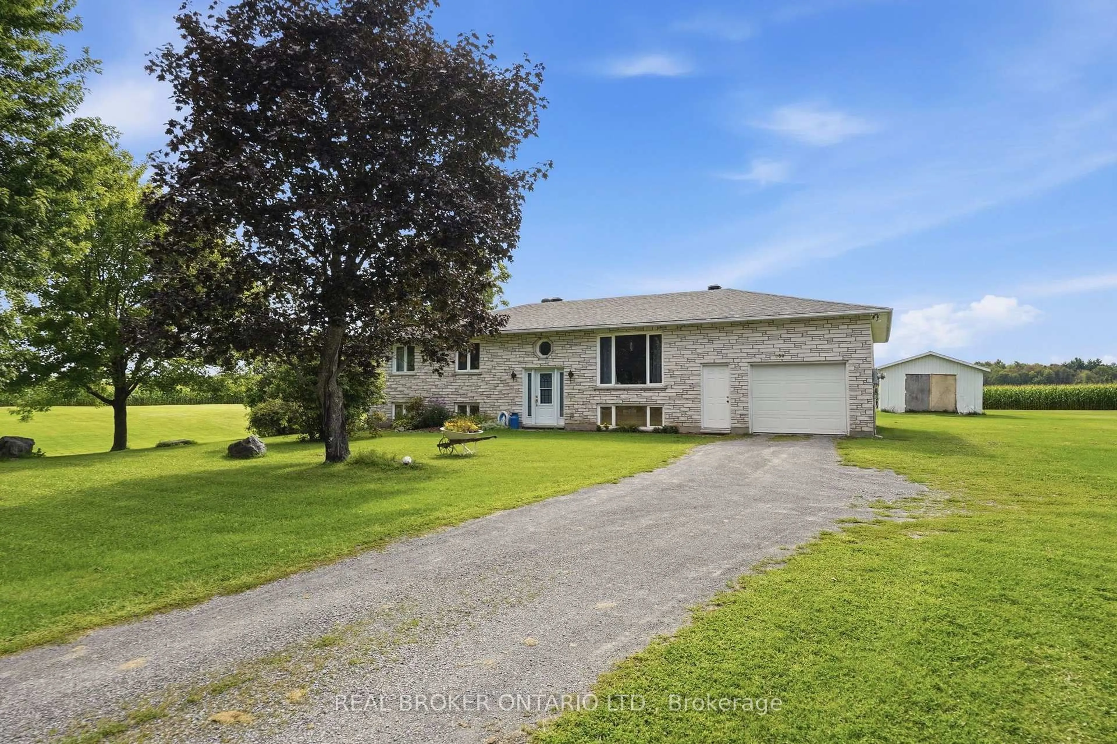 A pic from outside/outdoor area/front of a property/back of a property/a pic from drone, water/lake/river/ocean view for 550 Concession 1 Rd, Alfred and Plantagenet Ontario K0B 1L0