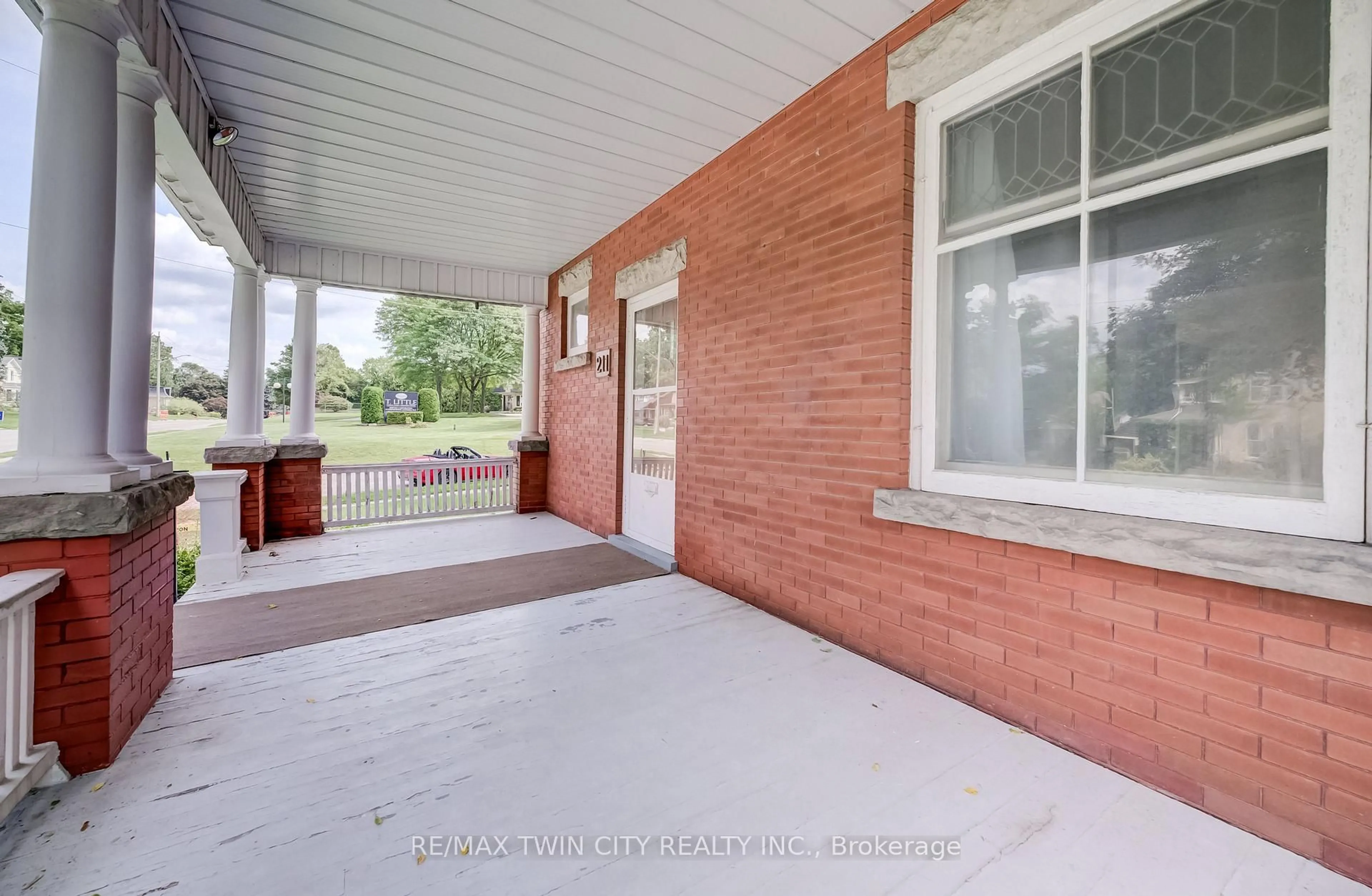 Patio, unknown for 211 Main St, Cambridge Ontario N1R 1X1