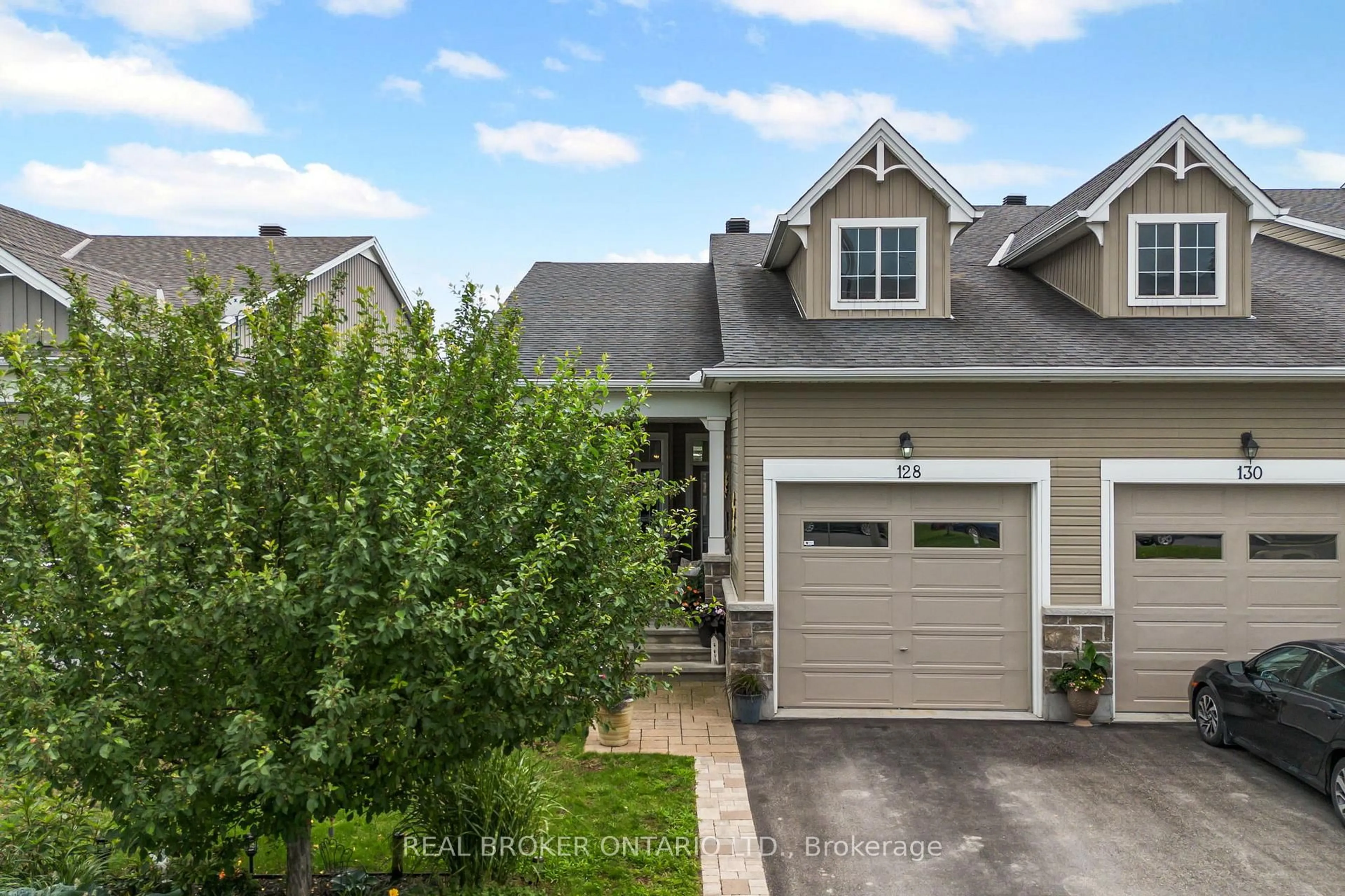 A pic from outside/outdoor area/front of a property/back of a property/a pic from drone, street for 128 George St, North Grenville Ontario K0G 1J0