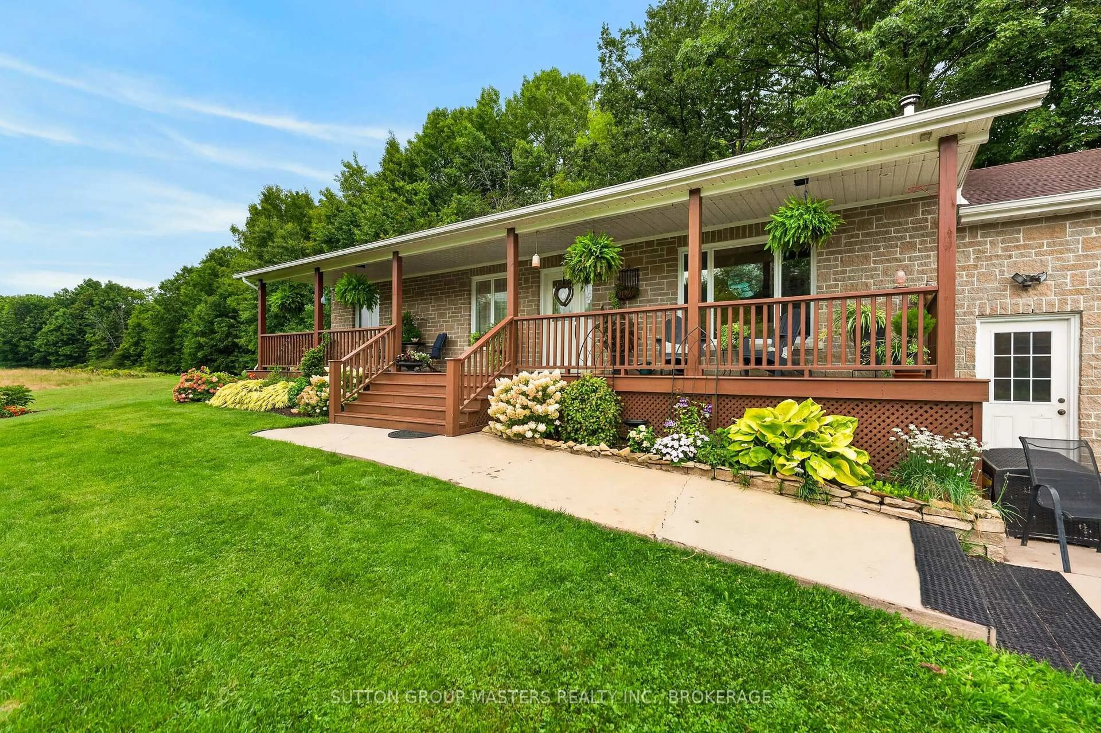 A pic from outside/outdoor area/front of a property/back of a property/a pic from drone, unknown for 4126 Hideaway Lane, Battersea Ontario K0H 1H0