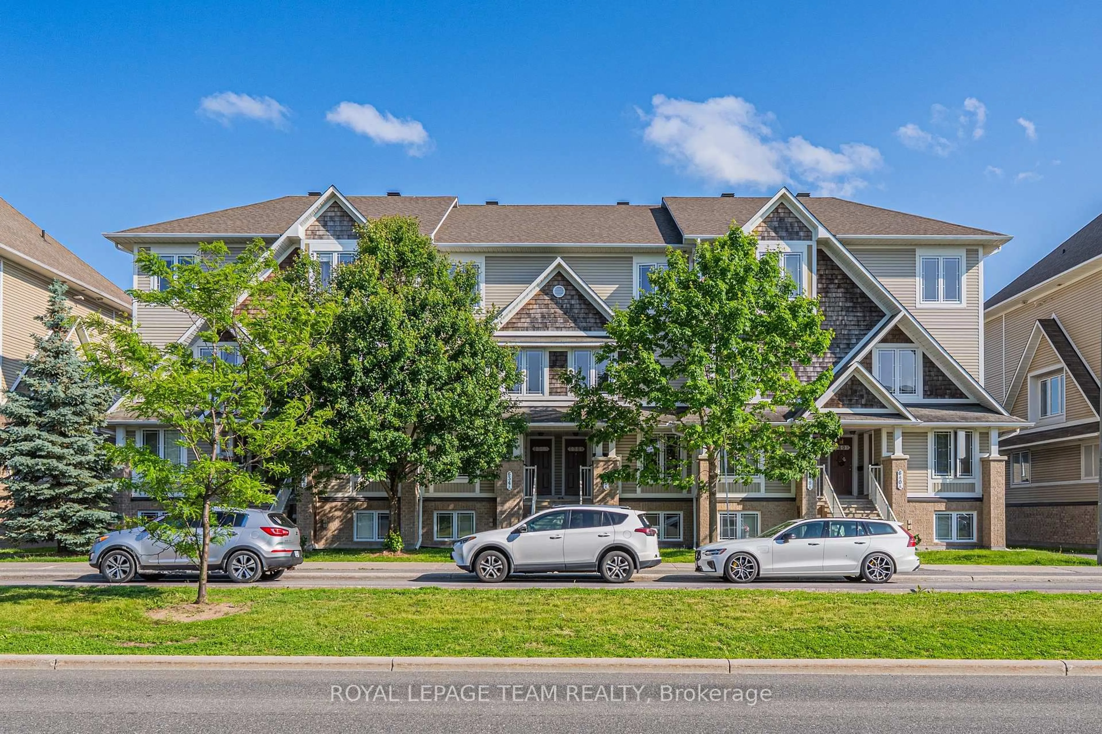 A pic from outside/outdoor area/front of a property/back of a property/a pic from drone, unknown for 634 Chapman Mills Dr #B, Ottawa Ontario K2J 3V2