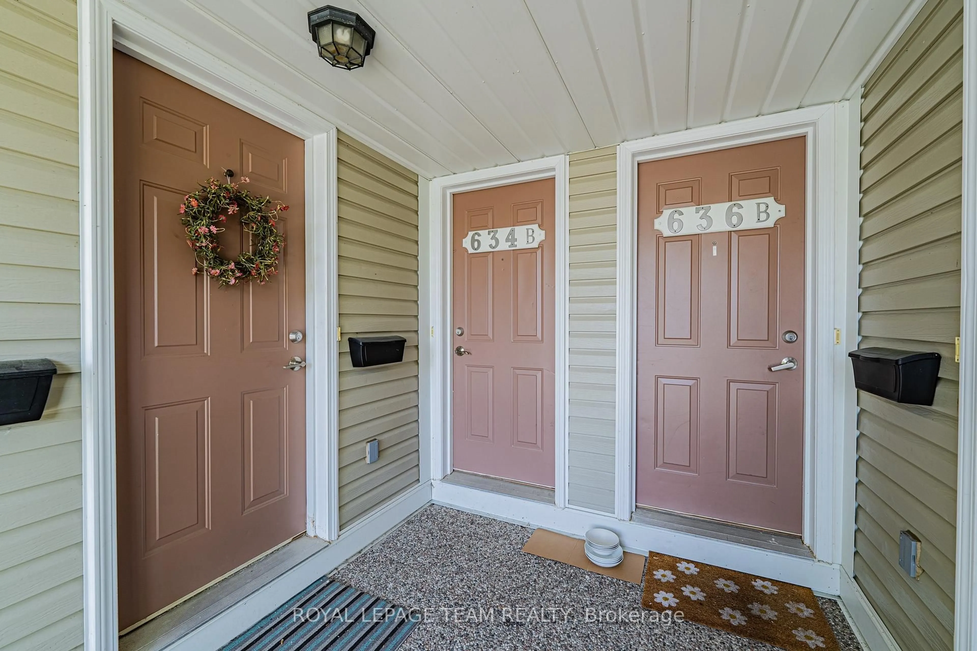 Indoor entryway for 634 Chapman Mills Dr #B, Ottawa Ontario K2J 3V2