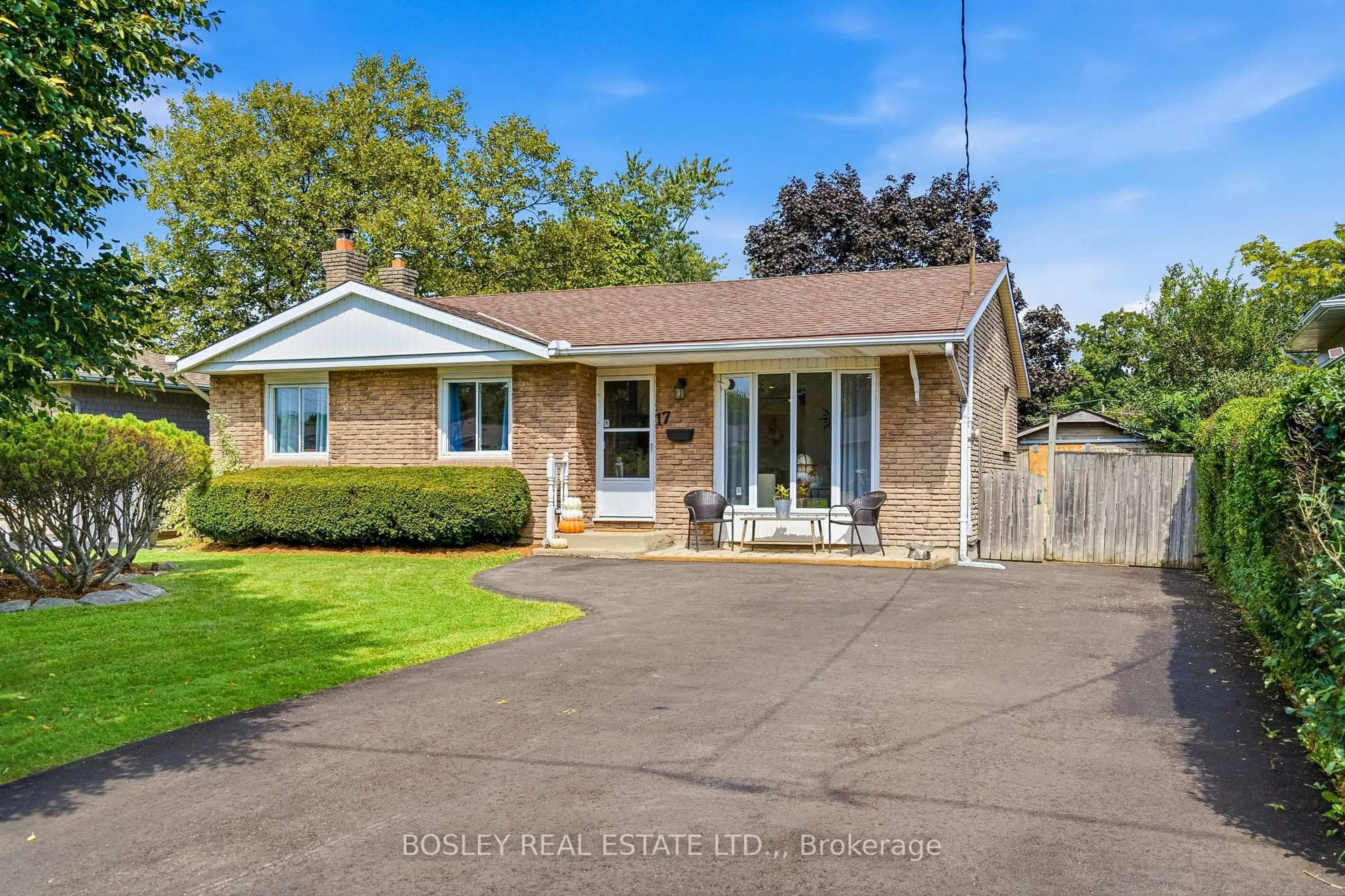 Home with brick exterior material, street for 17 Acadia Cres, St. Catharines Ontario L2P 1H7