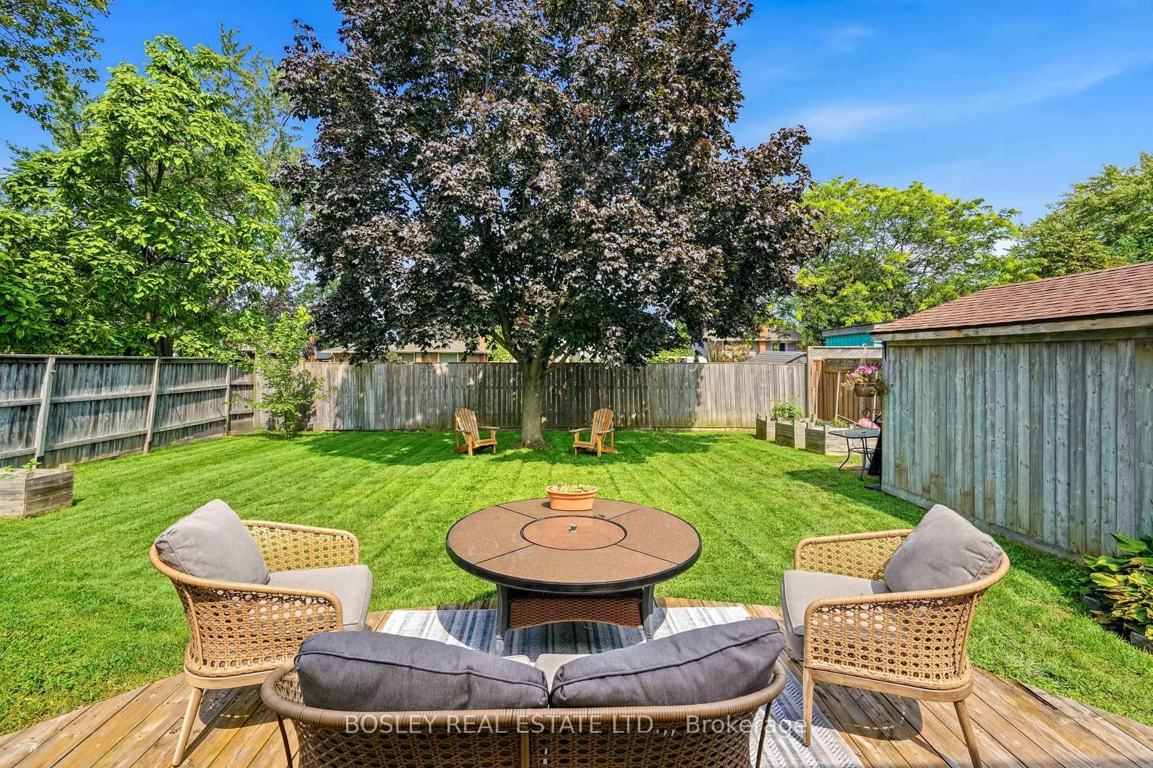 Patio, unknown for 17 Acadia Cres, St. Catharines Ontario L2P 1H7