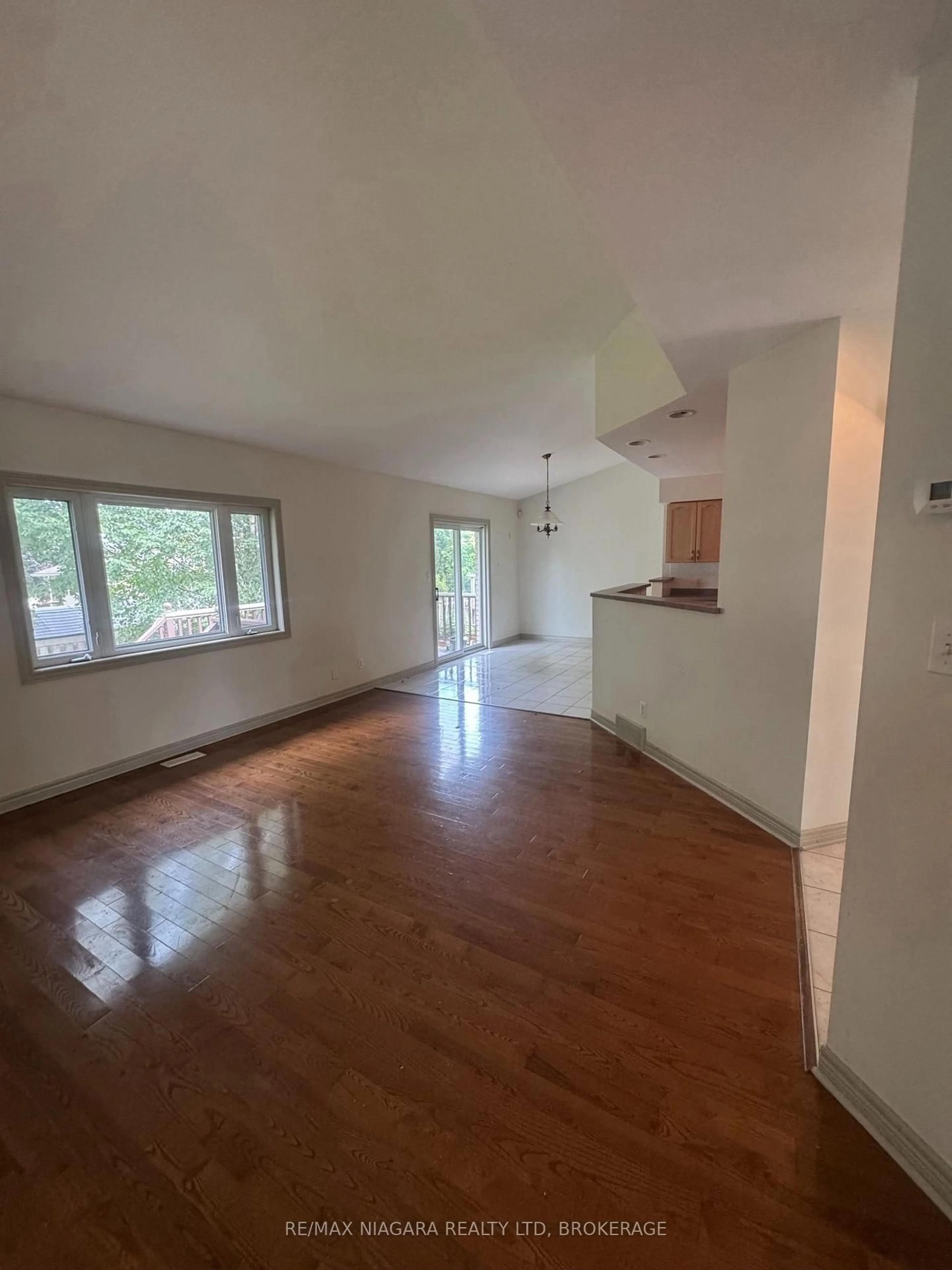 A pic of a room for 72 Ridge Rd, Fort Erie Ontario L0S 1B0