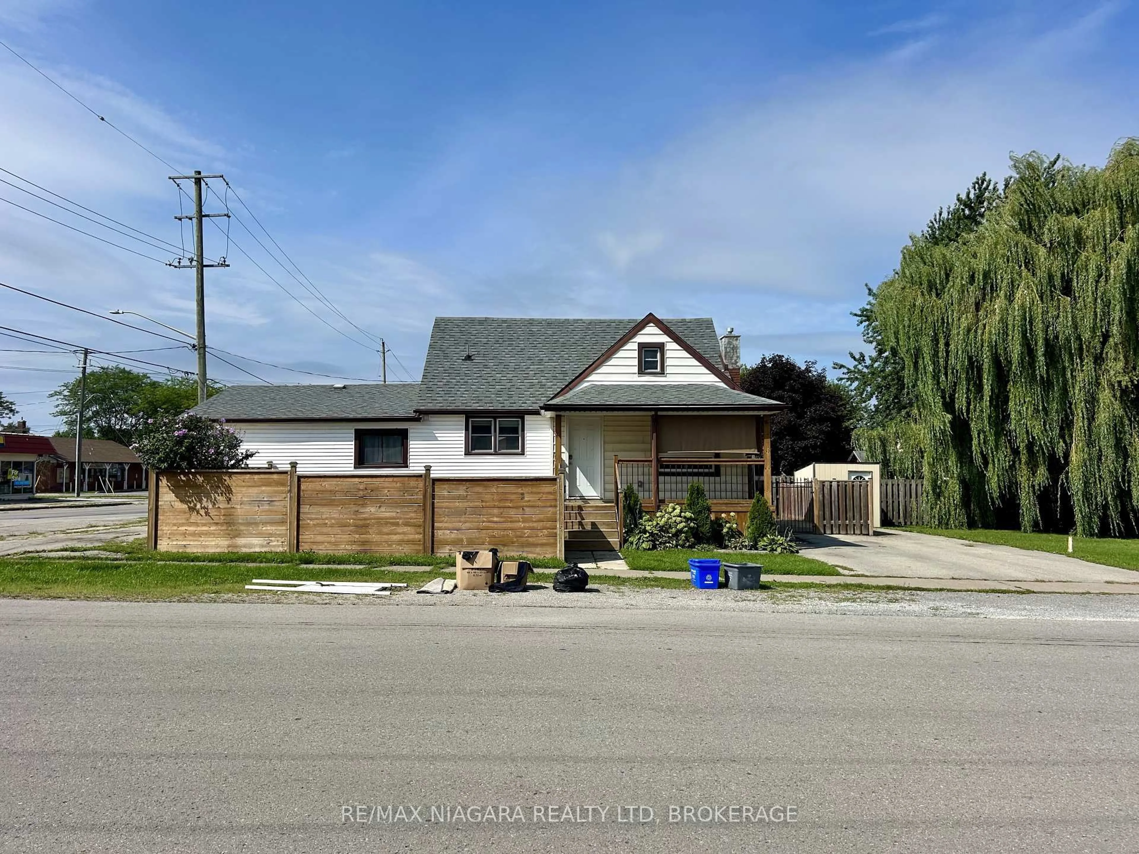 A pic from outside/outdoor area/front of a property/back of a property/a pic from drone, street for 130 Killaly St, Port Colborne Ontario L3K 1N6