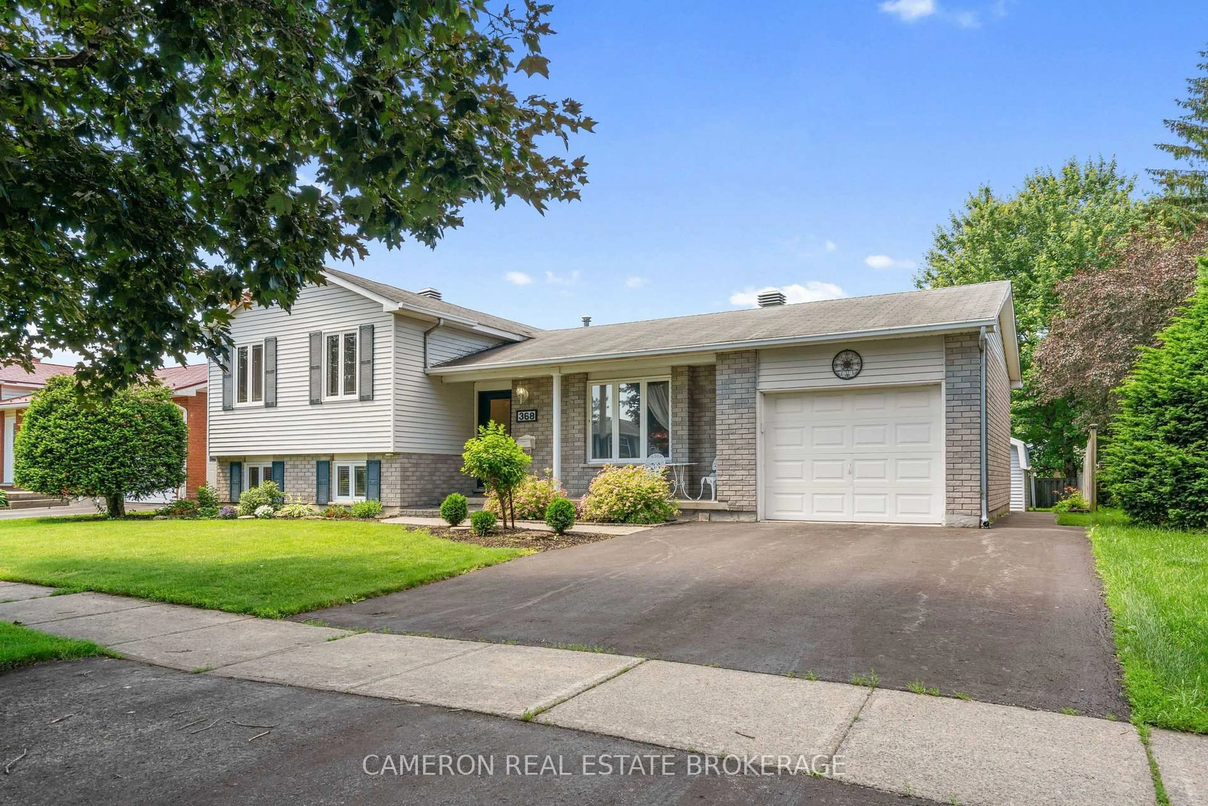 Home with vinyl exterior material, street for 368 Angela Cres, Cornwall Ontario K6H 6Z8