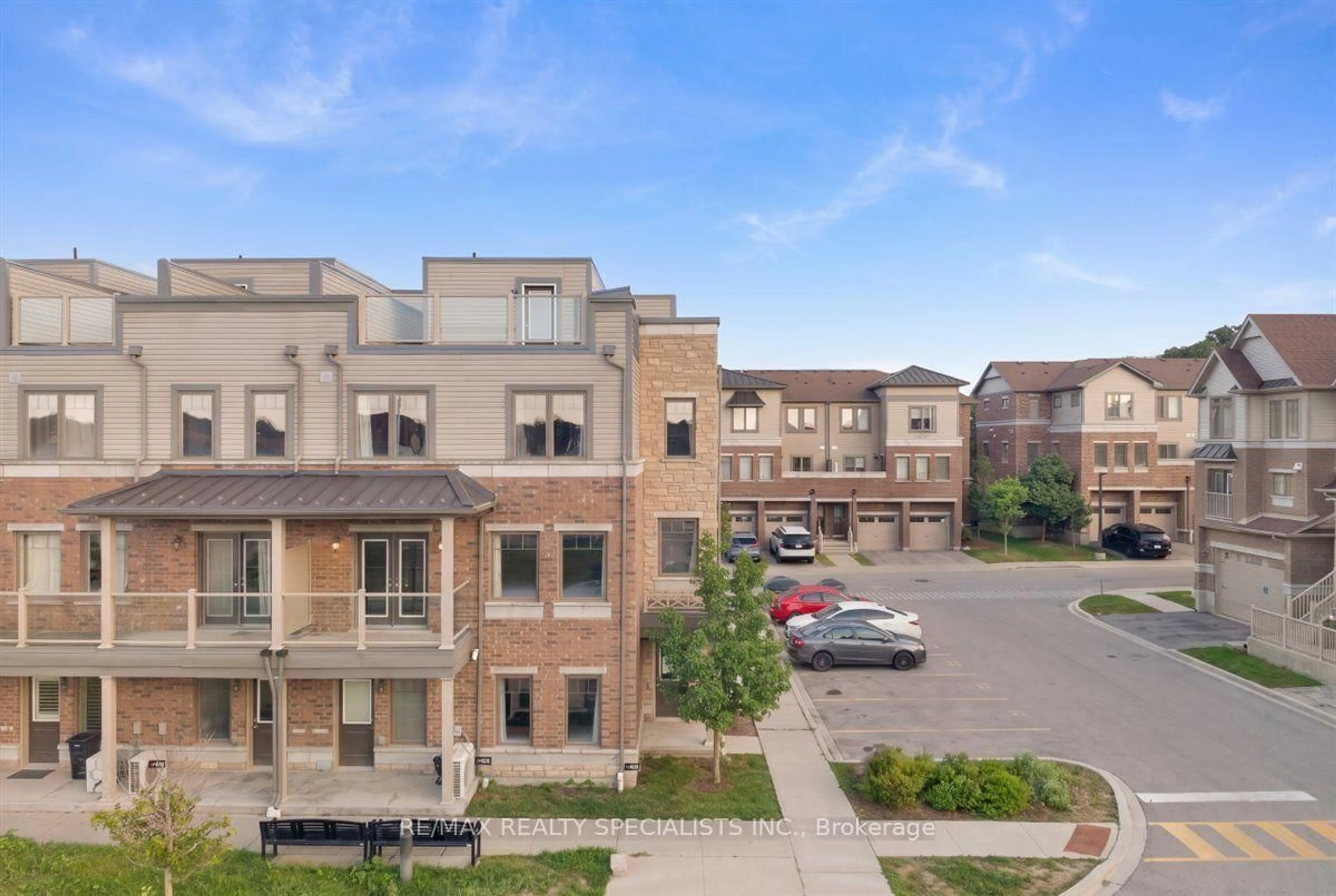 A pic from outside/outdoor area/front of a property/back of a property/a pic from drone, unknown for 70 Willowrun Dr #E8, Kitchener Ontario N2A 0J3