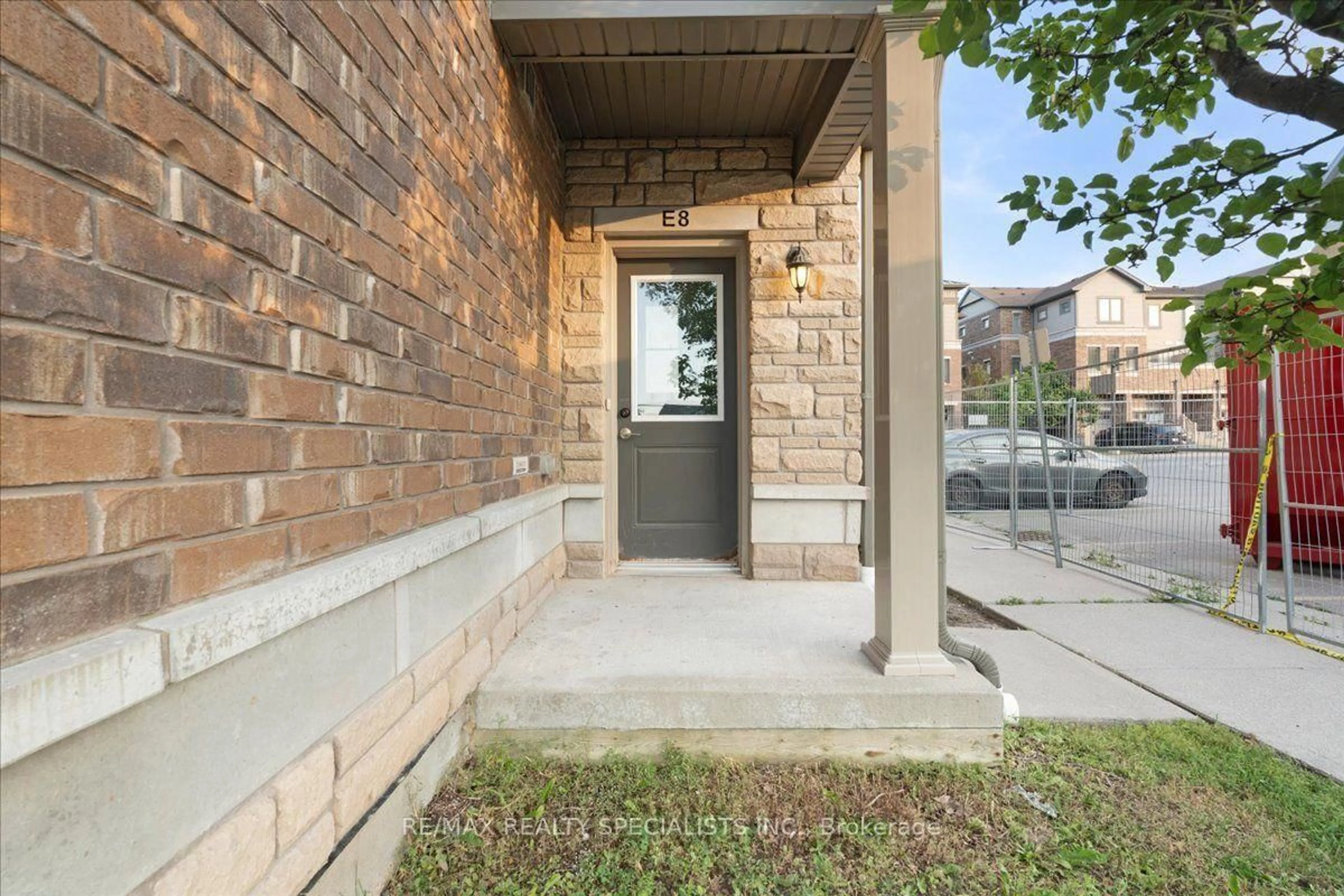 Unknown for 70 Willowrun Dr #E8, Kitchener Ontario N2A 0J3