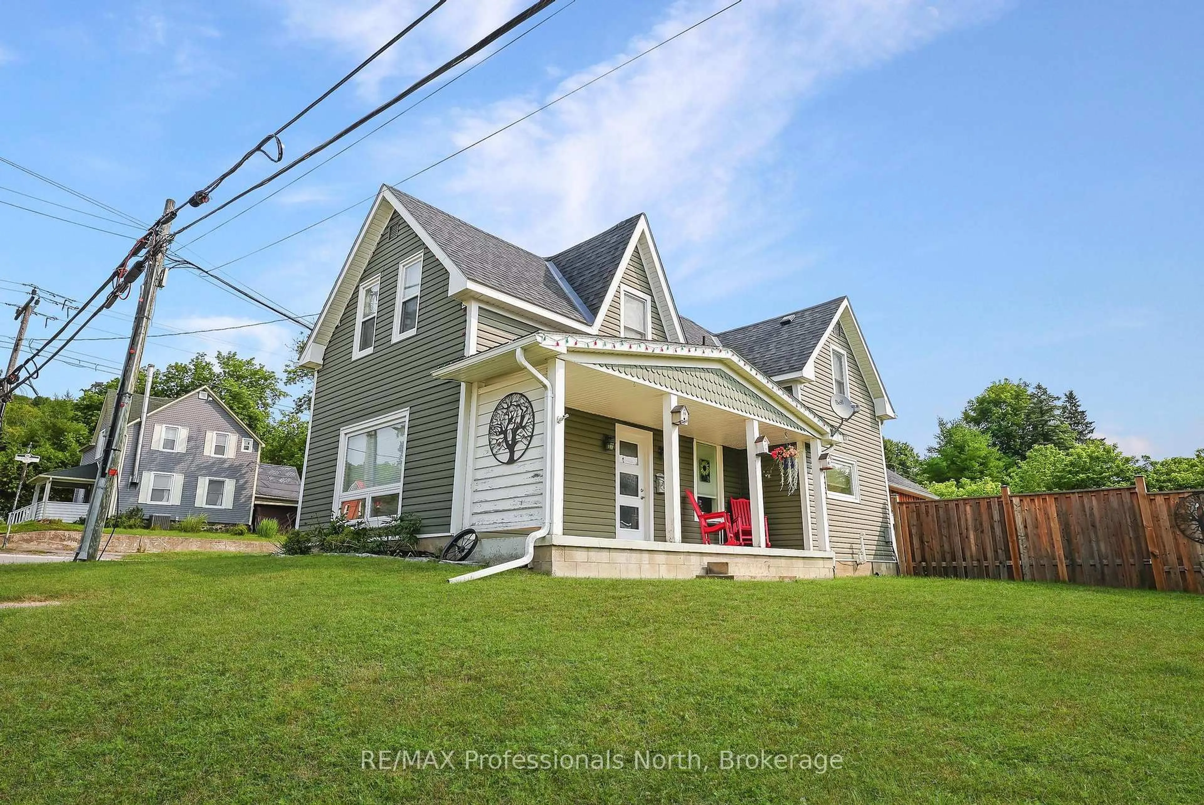 Home with vinyl exterior material, street for 33 Maple Ave, Dysart et al Ontario K0M 1S0