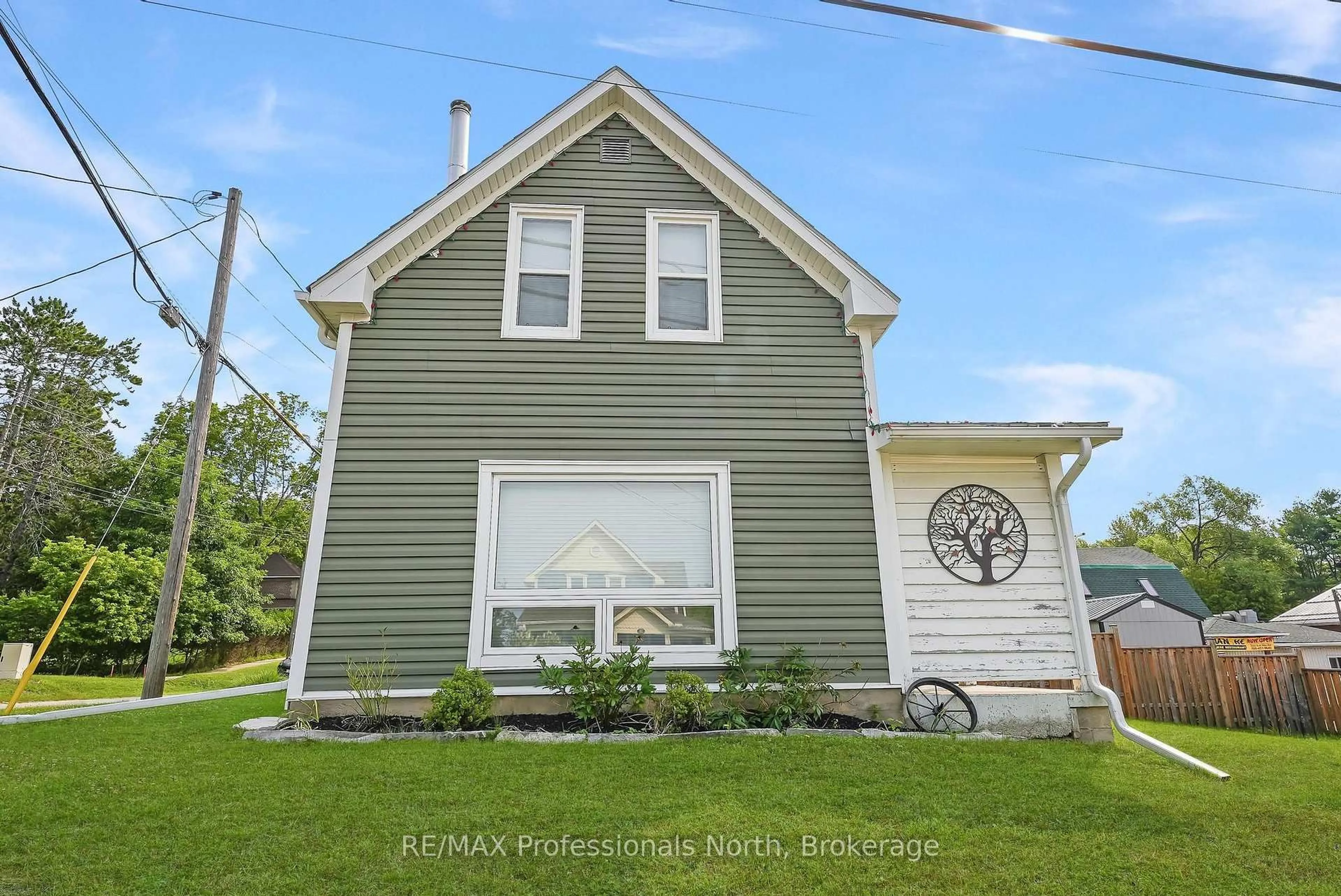 Home with vinyl exterior material, street for 33 Maple Ave, Dysart et al Ontario K0M 1S0