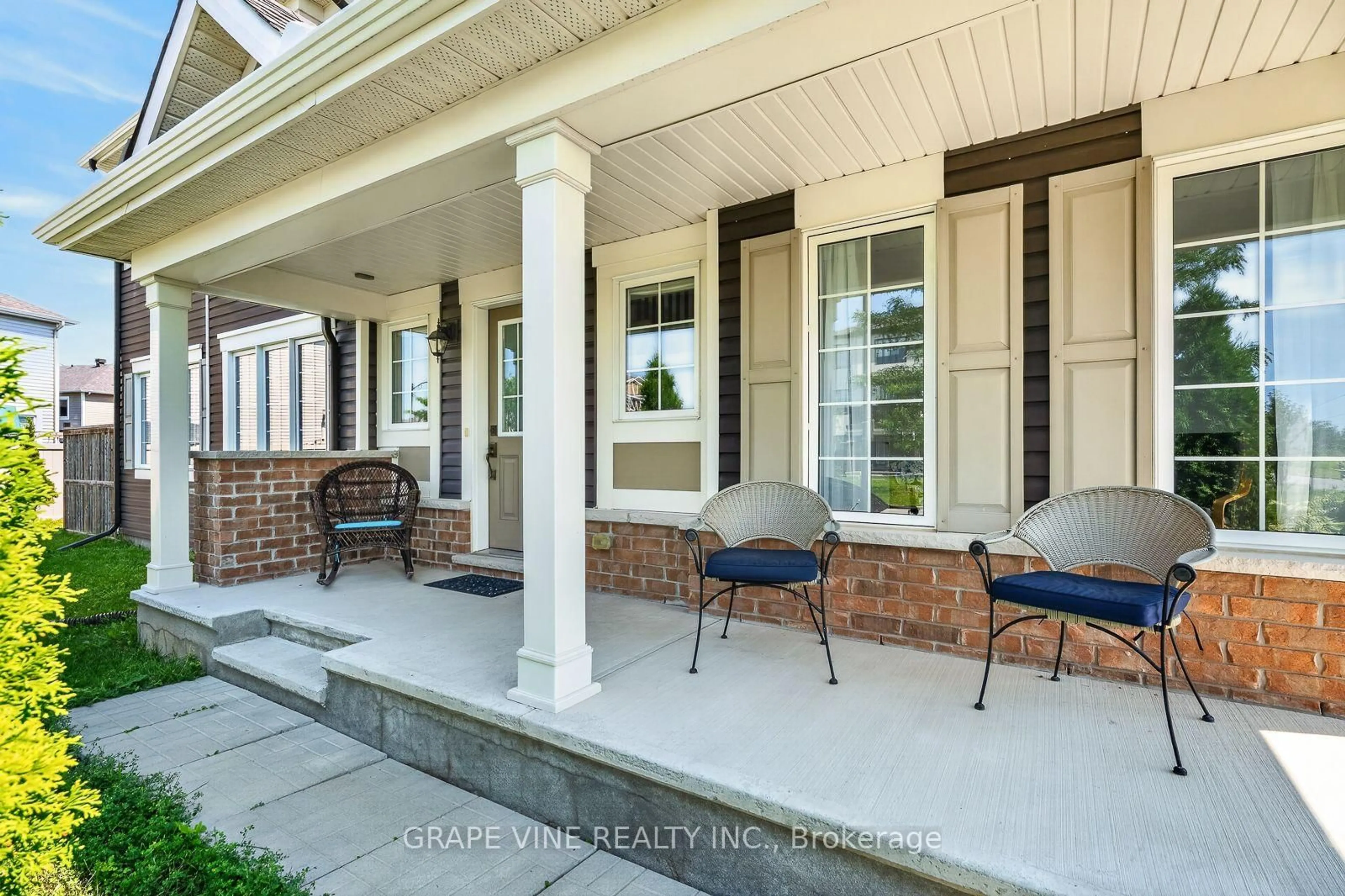 Patio, street for 210 CLINTONIA St, Ottawa Ontario K2V 0K3