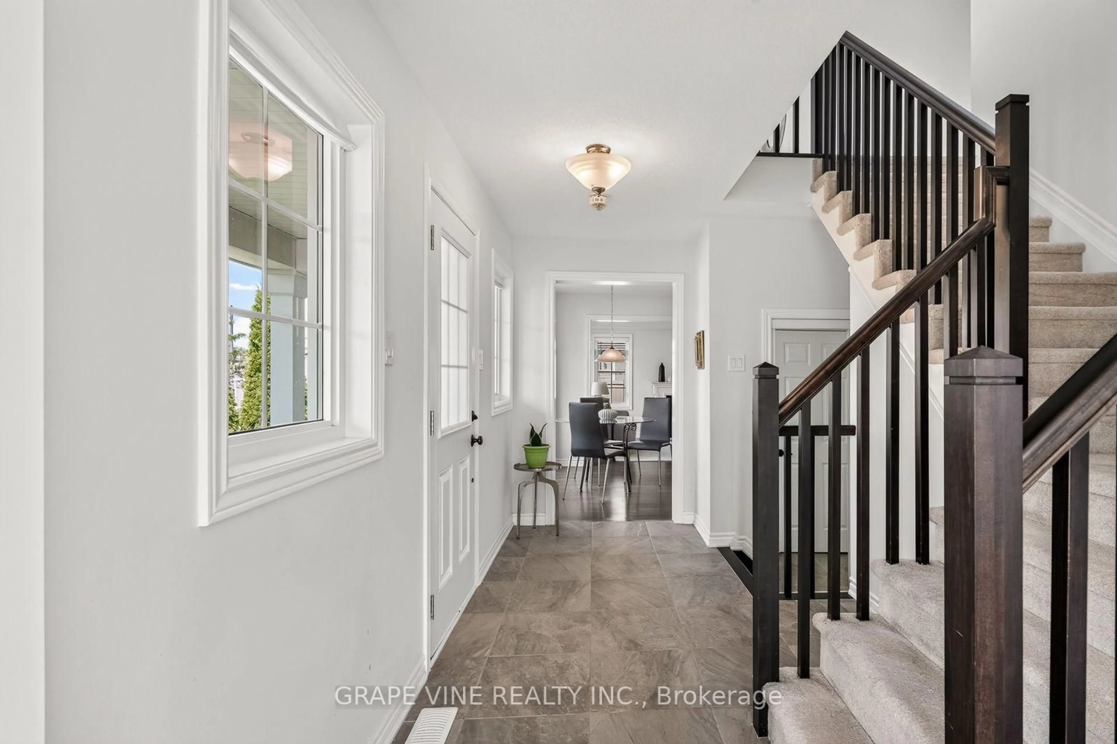 Indoor entryway for 210 CLINTONIA St, Ottawa Ontario K2V 0K3