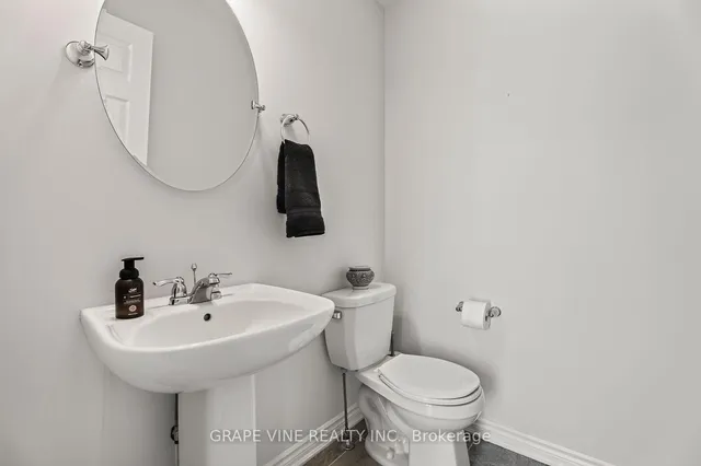 210 CLINTONIA St, Ottawa 5
